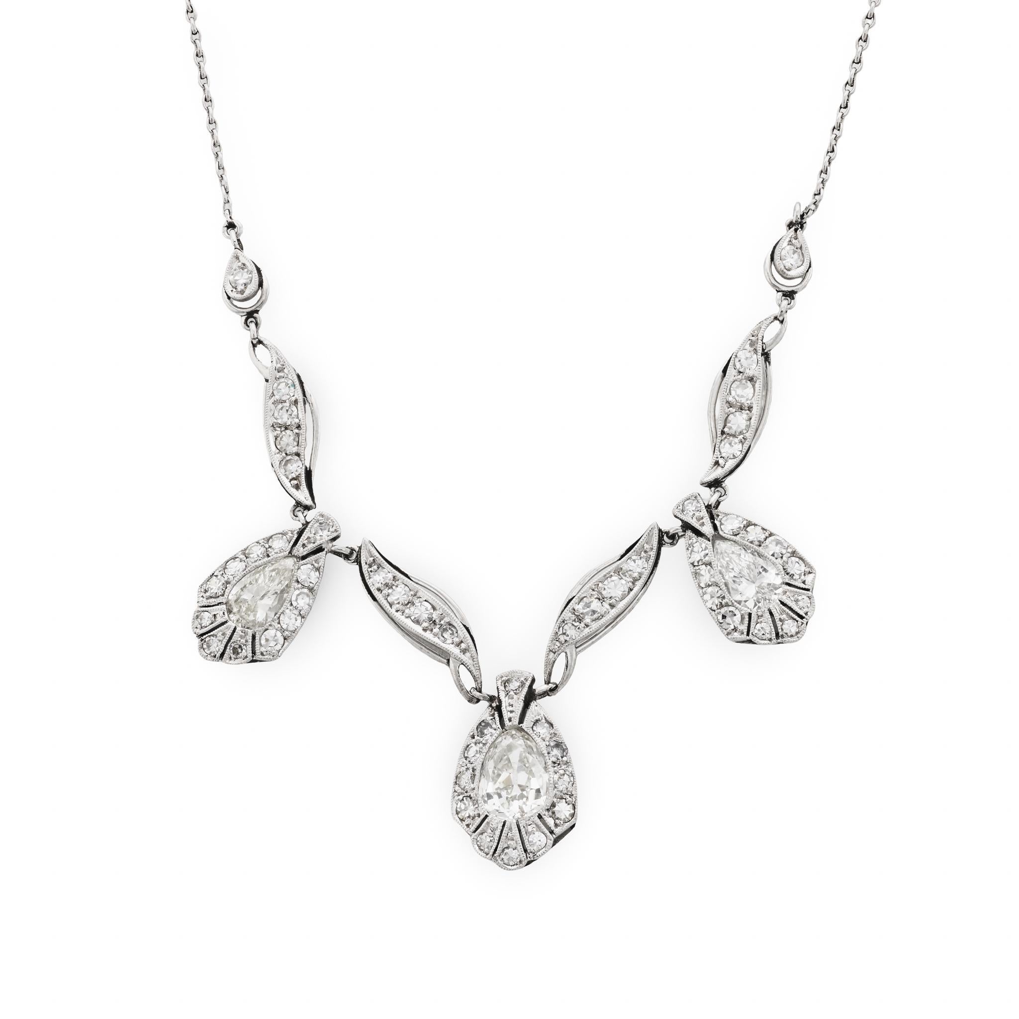 Collier édouardien en platine contenant des diamants d'un poids total de 2,20 carats en vente 2