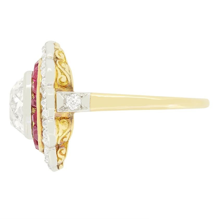 Edwardian 2.30ct Diamond and Ruby Target Ring, c.1910s (Antiker Kissenschliff) im Angebot