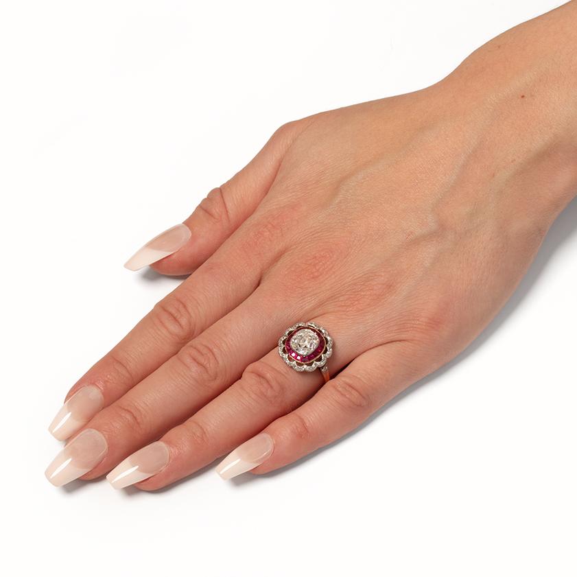 Women's or Men's Edwardian 2.30ct Diamond and Ruby Target Ring, c.1910s For Sale
