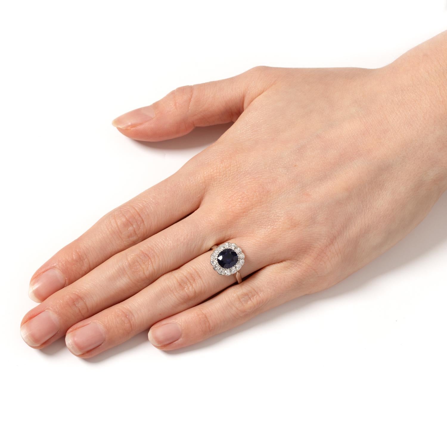 Anillo eduardiano de zafiro y diamantes de 2,30 ct, c.1910 en Bueno estado para la venta en London, GB