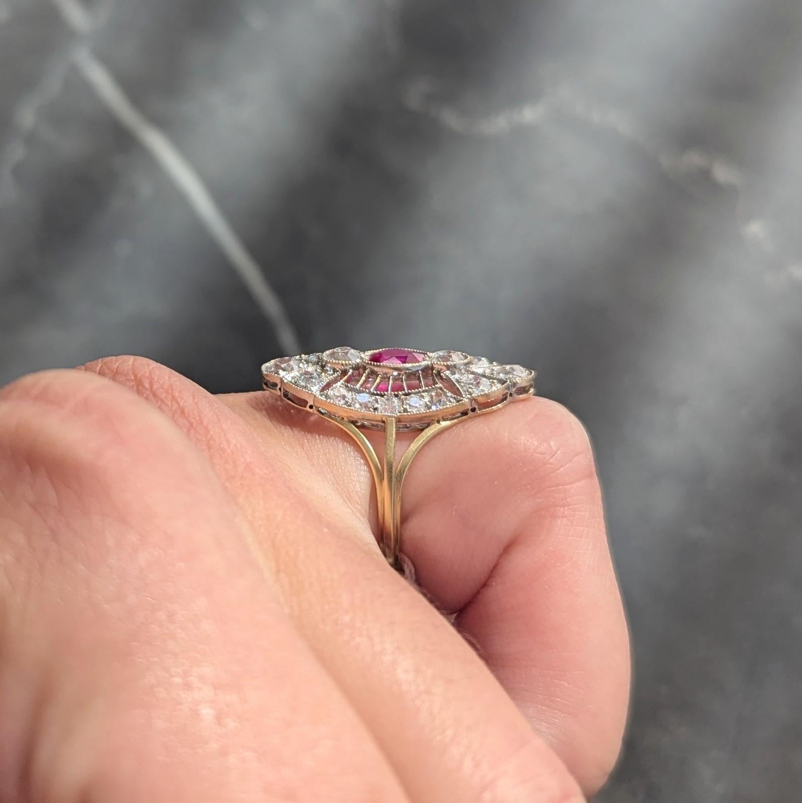 Anello da cena edoardiano con diamante e rubino da 2,32 CTW in oro bicolore 18 carati con navetta antica in vendita 5