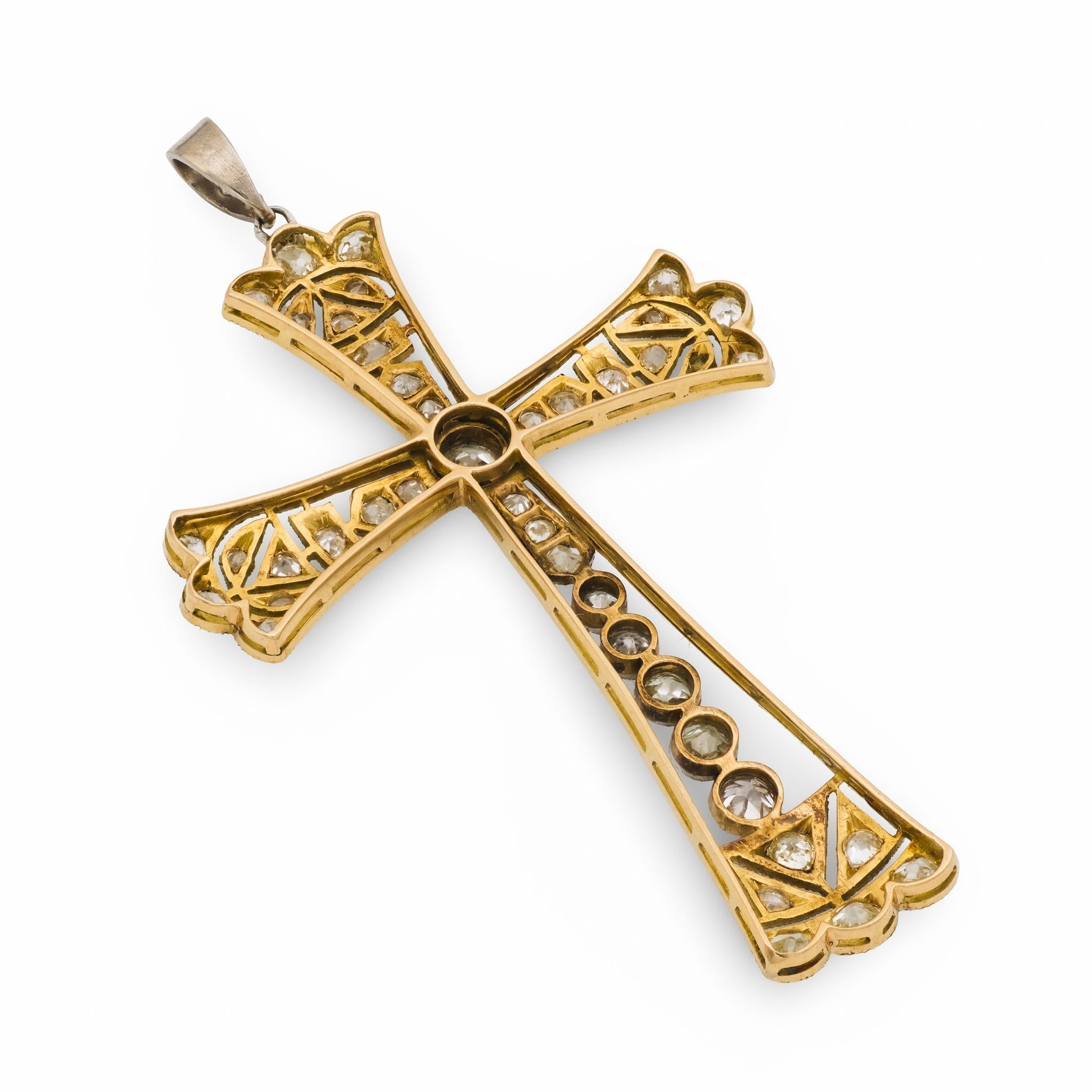 Taille vieille Europe Pendentif croix édouardien en platine et or jaune 18 carats serti d'un diamant de 2,50 carats en vente