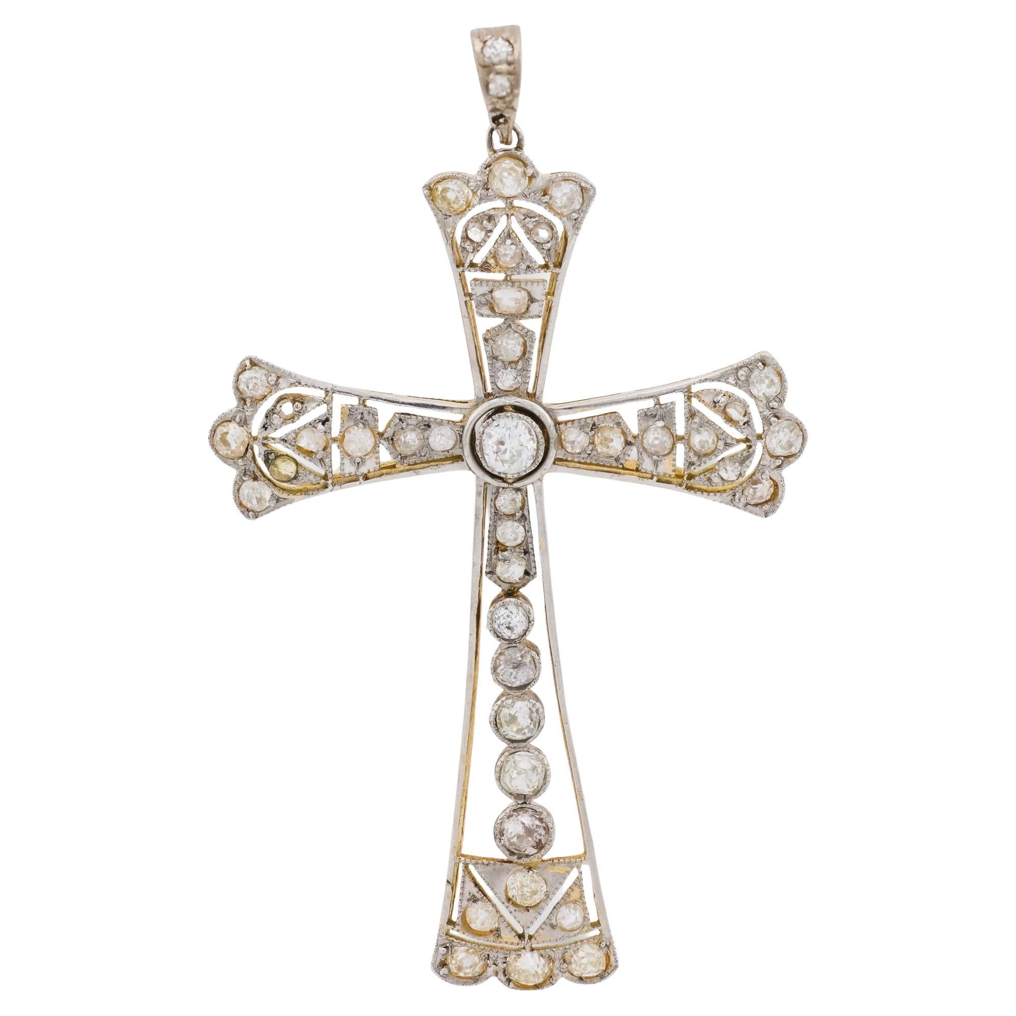 Pendentif croix édouardien en platine et or jaune 18 carats serti d'un diamant de 2,50 carats en vente