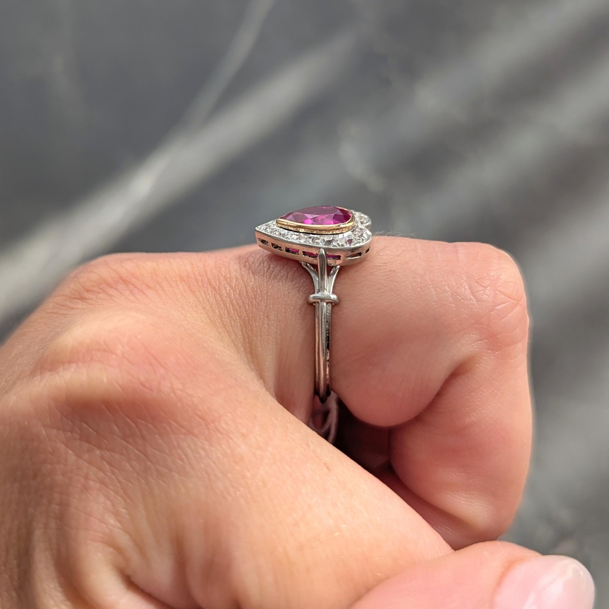 Edwardian 2.50 CTW No Heat Burma Ruby Diamond 14K Gold Heart Antique Halo Ring en venta 5