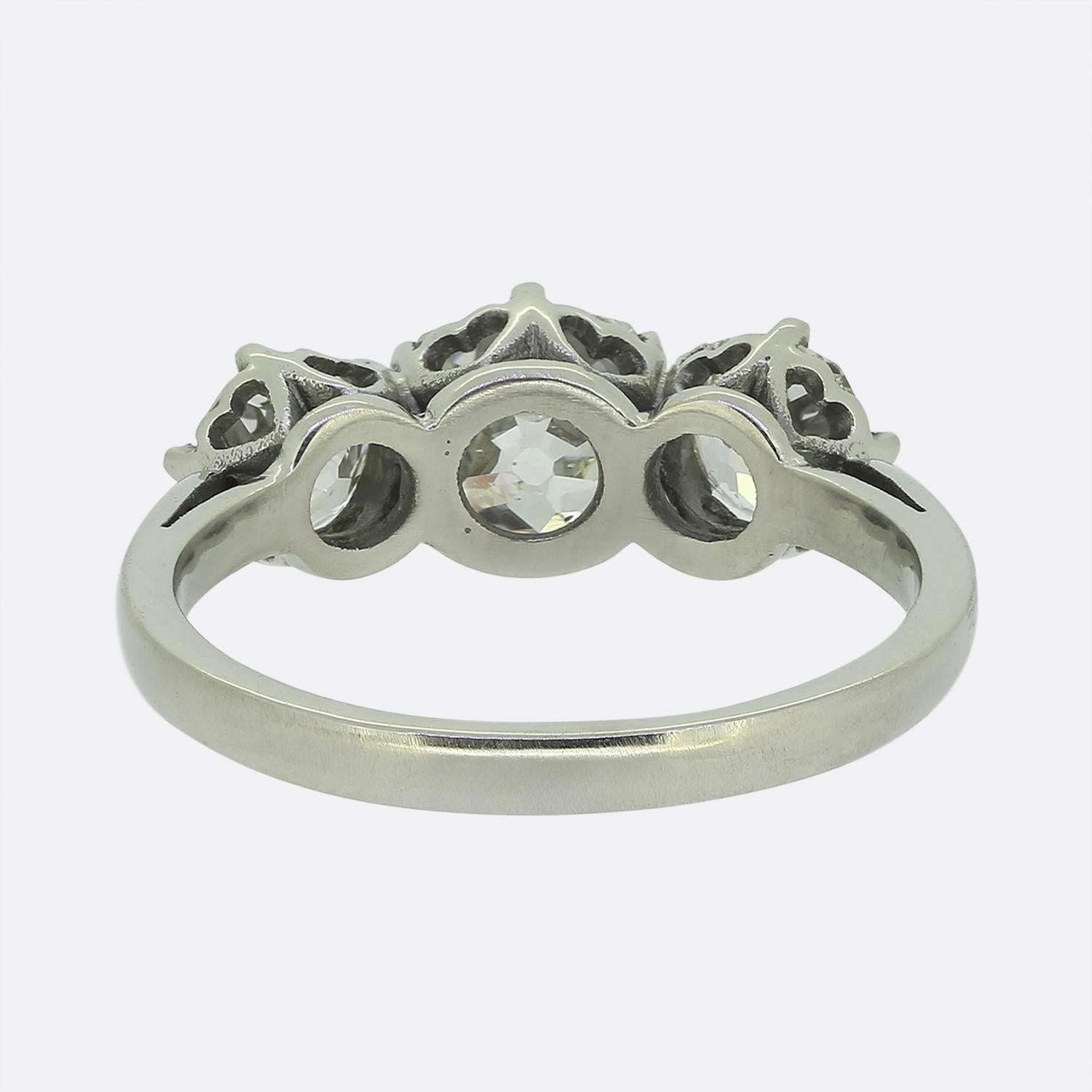 Edwardianischer 2,55 Karat Diamant-Dreistein-Ring im Zustand „Gut“ im Angebot in London, GB