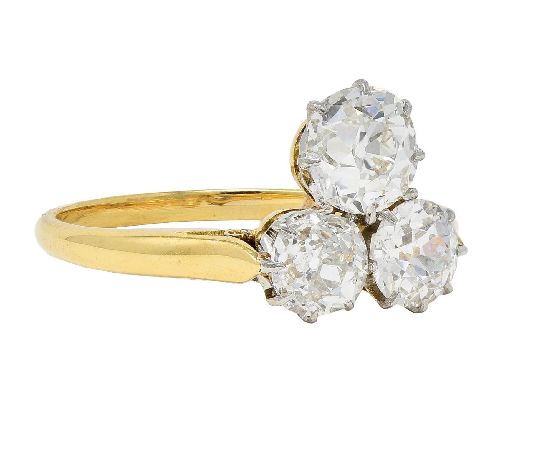 Edoardiano Edwardian 2.55 CTW Mine Diamond Platinum 18 Karat Gold Antique Three Stone Ring in vendita