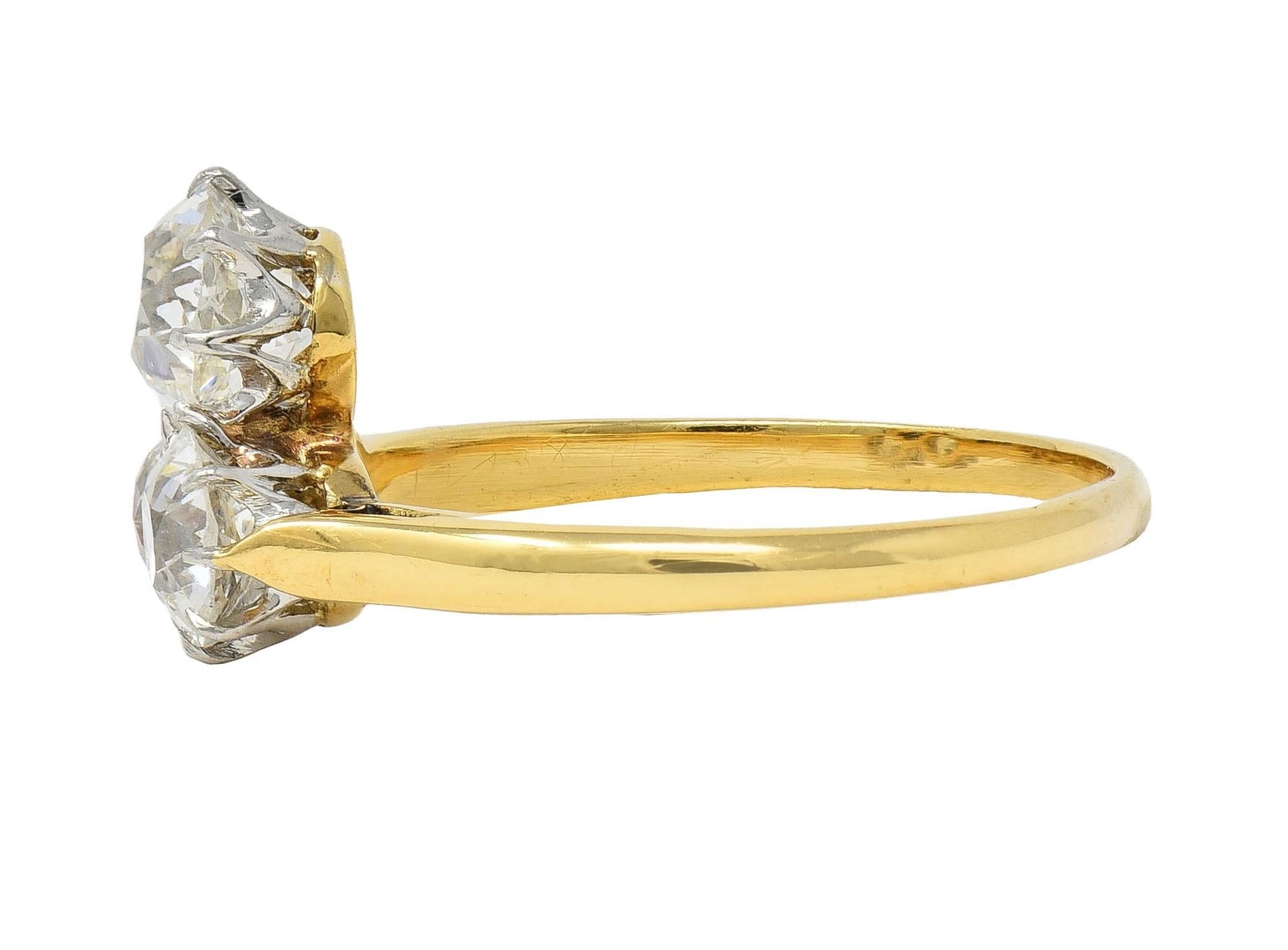 da uomo o donna Edwardian 2.55 CTW Mine Diamond Platinum 18 Karat Gold Antique Three Stone Ring in vendita