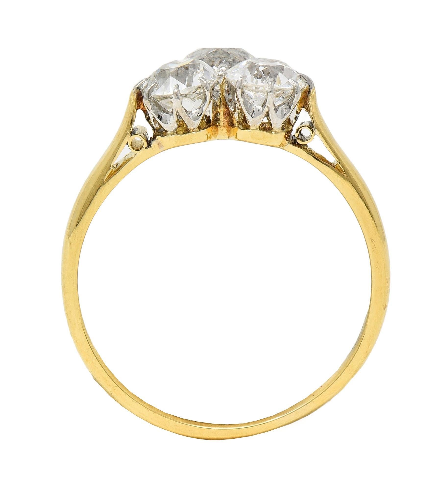 Edwardian 2.55 CTW Mine Diamond Platinum 18 Karat Gold Antique Three Stone Ring in vendita 3