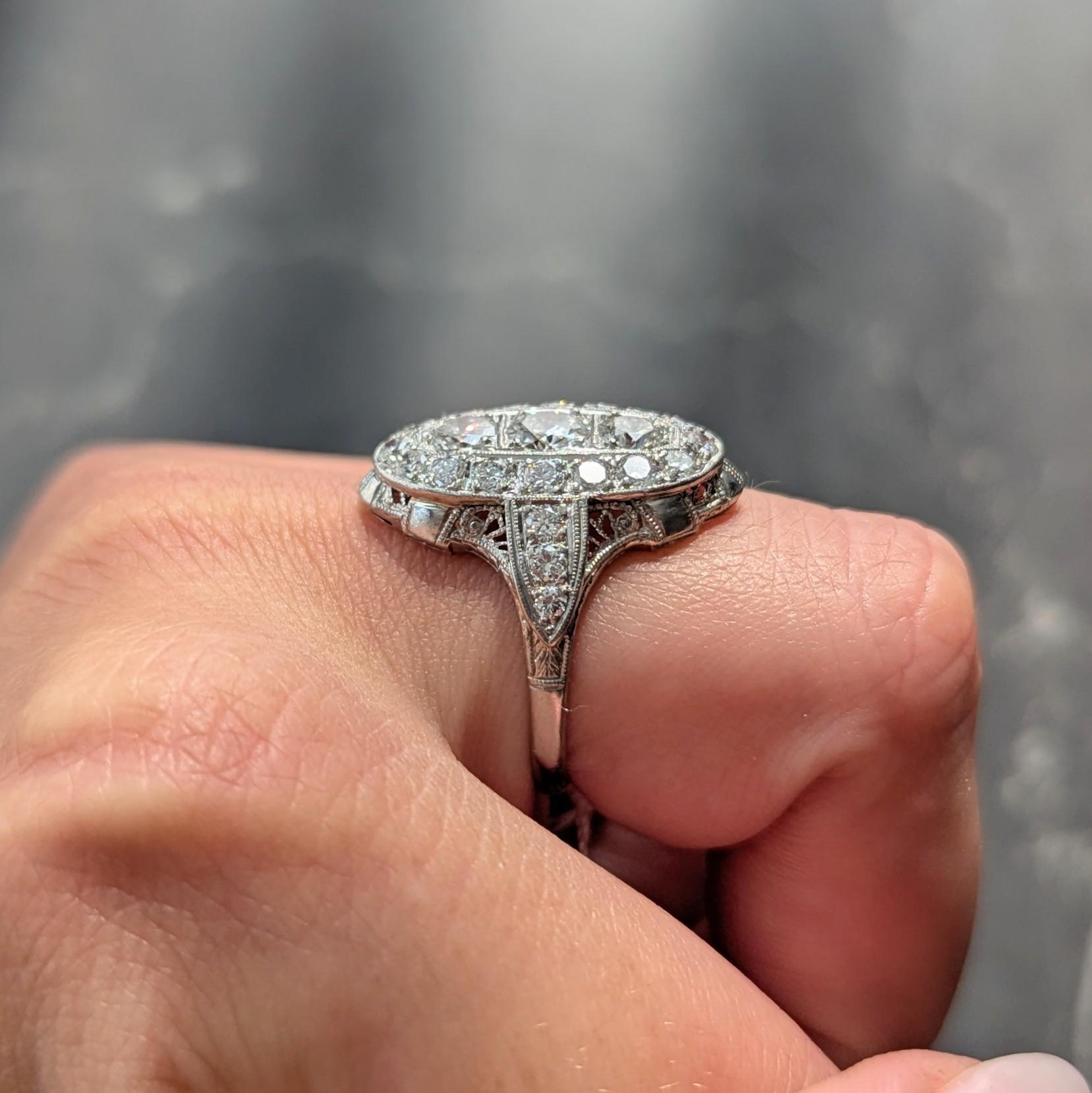 Edwardian 2,68 CTW Diamant Platin Antik Scrolling Navette Abendessen Ring im Angebot 6