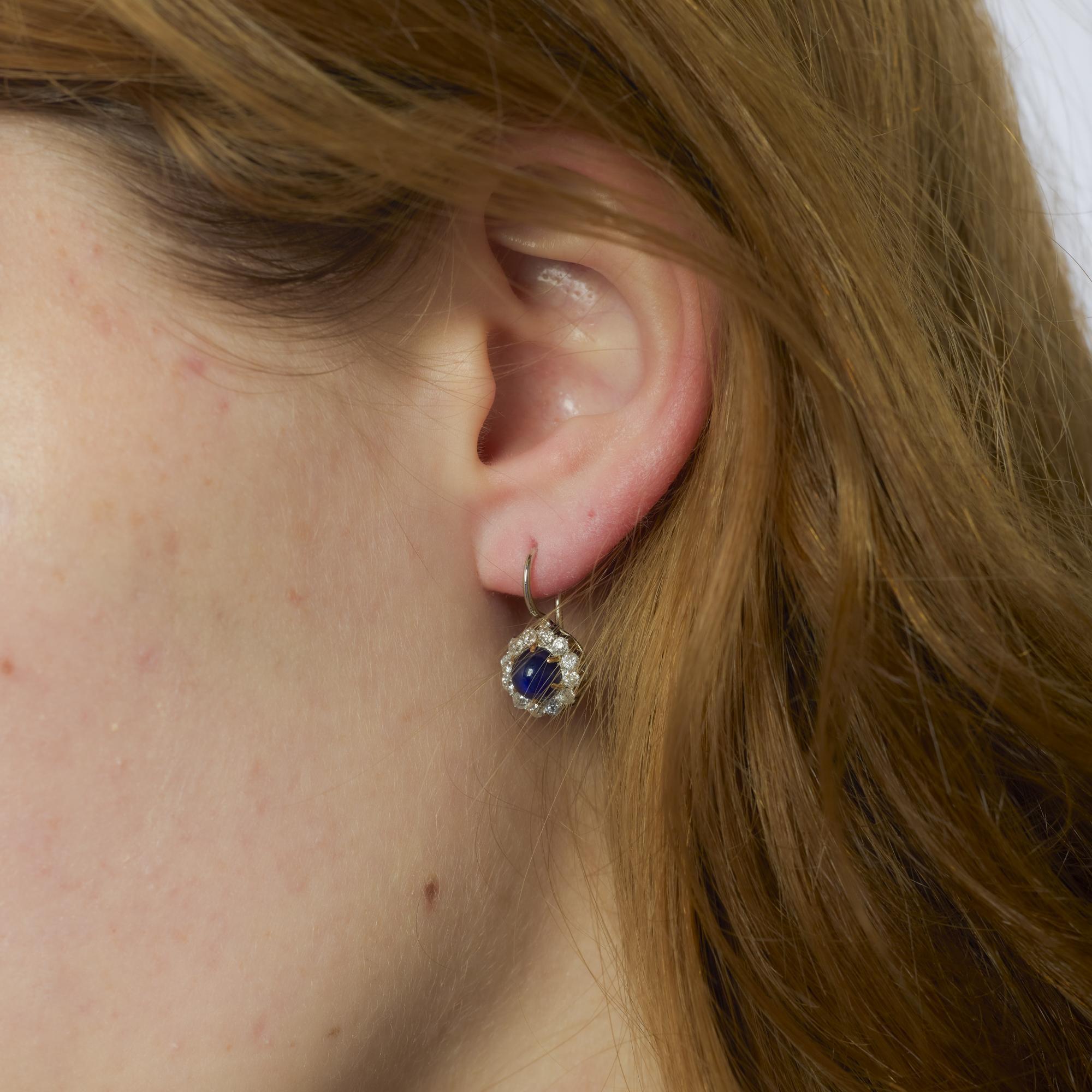 Edwardian 2.80 carat cabochon cut sapphire diamond platinum cluster earrings In Good Condition For Sale In Beverly Hills, CA