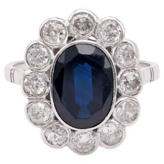 Platin-Cluster-Ring mit 2,9 Karat Saphir im Ovalschliff und Diamant im Edwardianischen Schliff