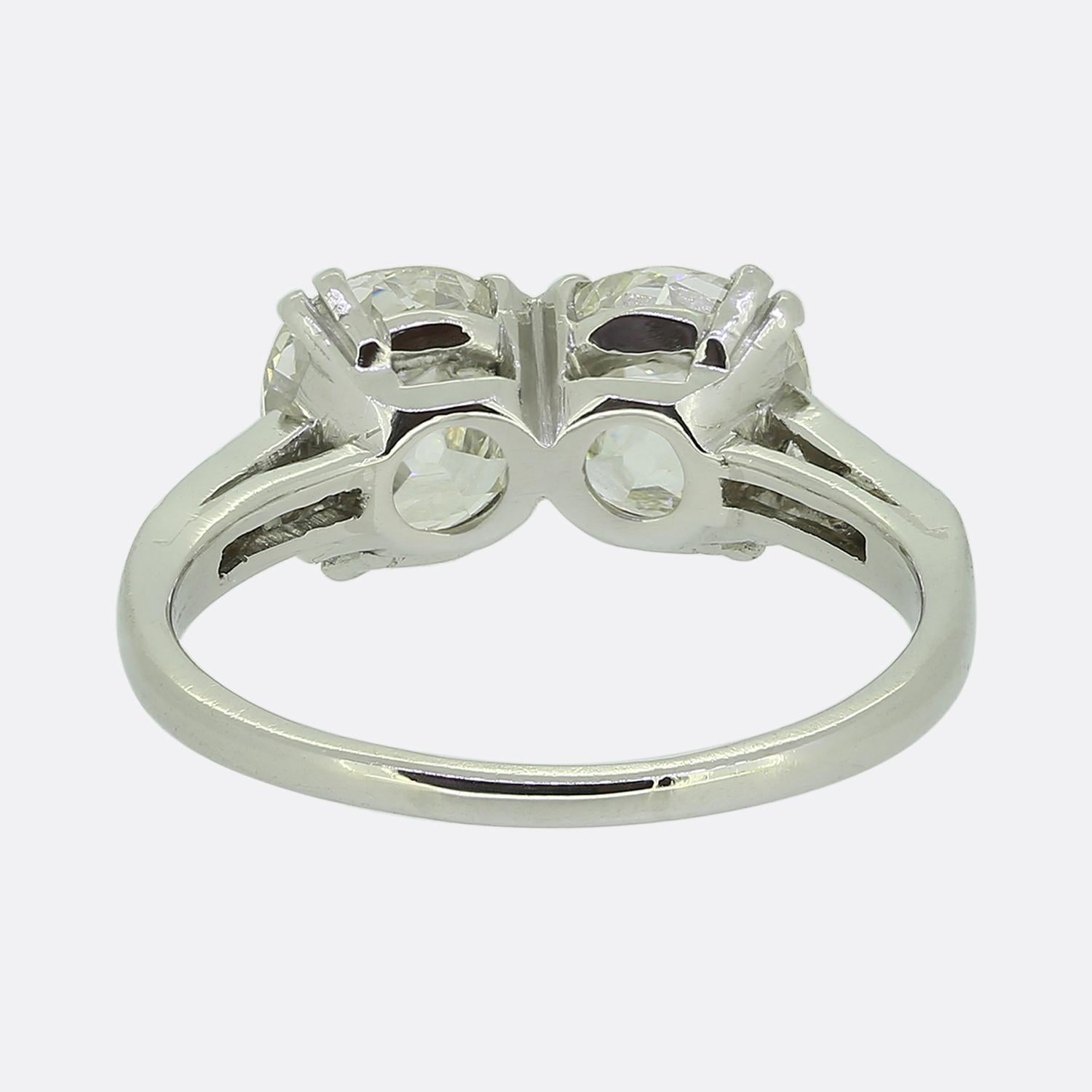Taglio vecchia miniera Edwardian 2.95 Carat Old Cut Diamond Two-Stone Ring in vendita