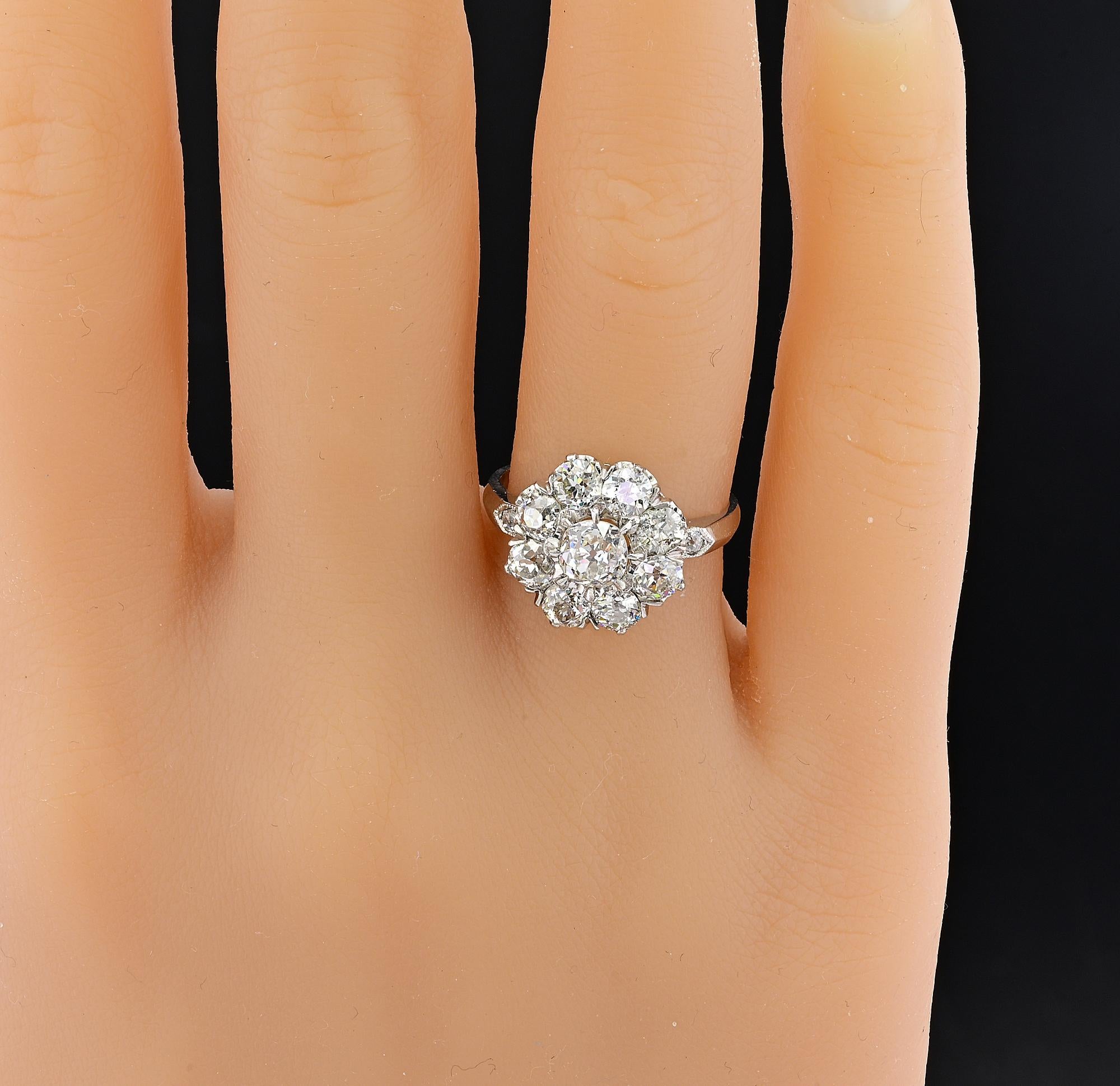 Women's Edwardian 2.95 Ct Diamond Platinum Daisy Cluster Ring For Sale