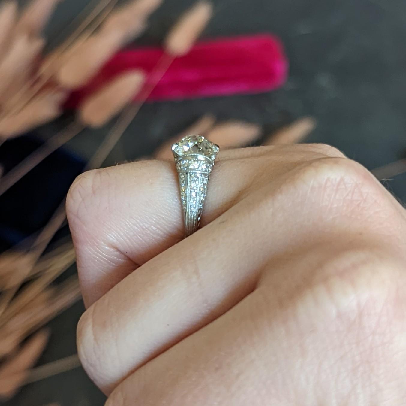 Edwardian 3.00 Carats Diamond Platinum Scrolled Engagement Ring 8