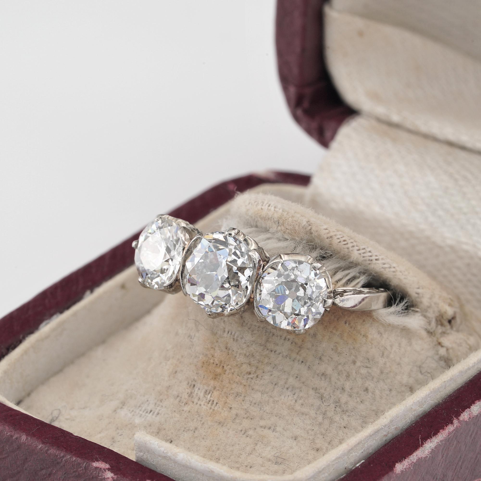 Edwardian 3.02 Ct Old Cut Diamond Three Stone ring  For Sale 1