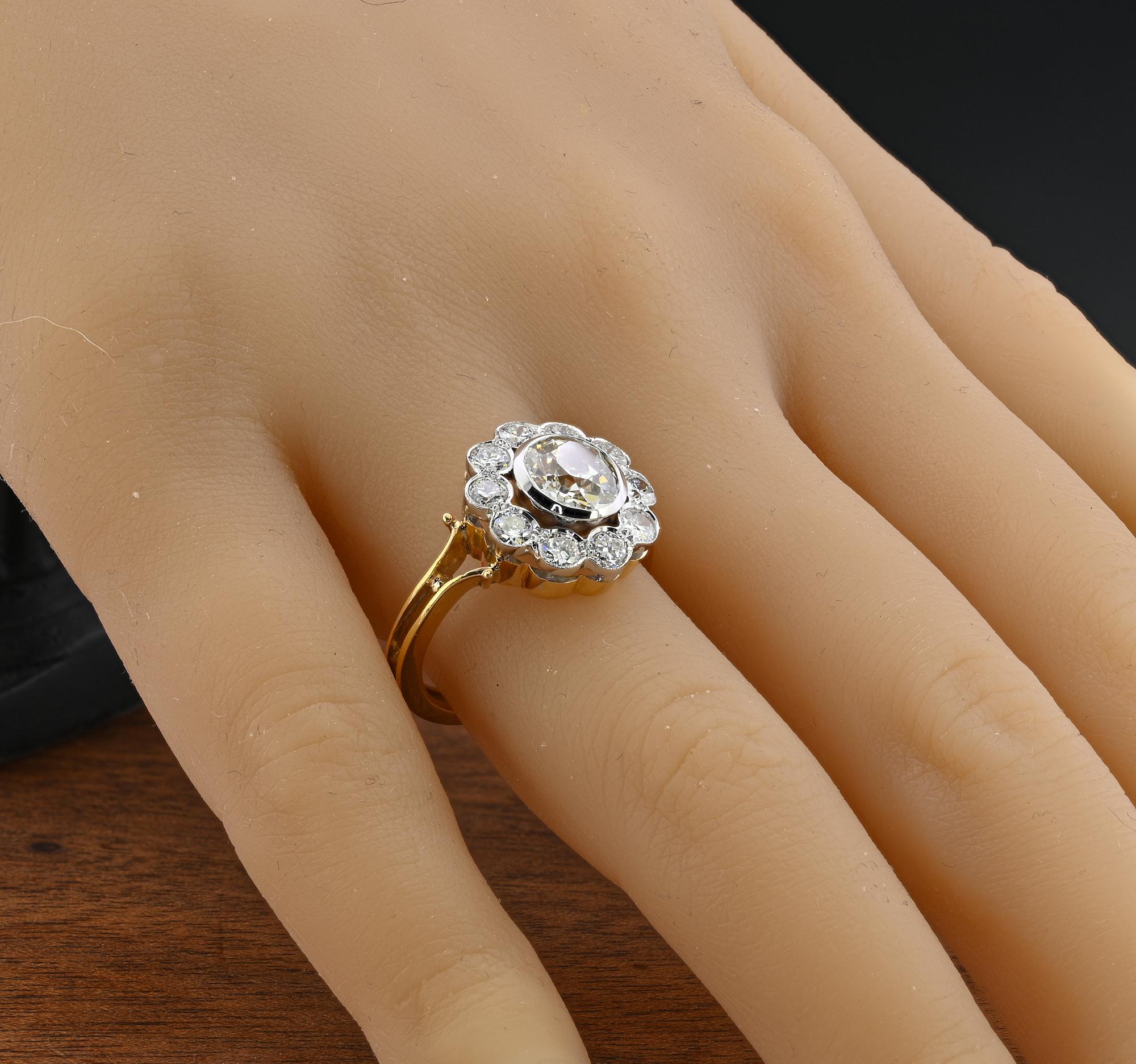 Edwardiano 3.10 Ct. Anello con diamante a grappolo in vendita 4