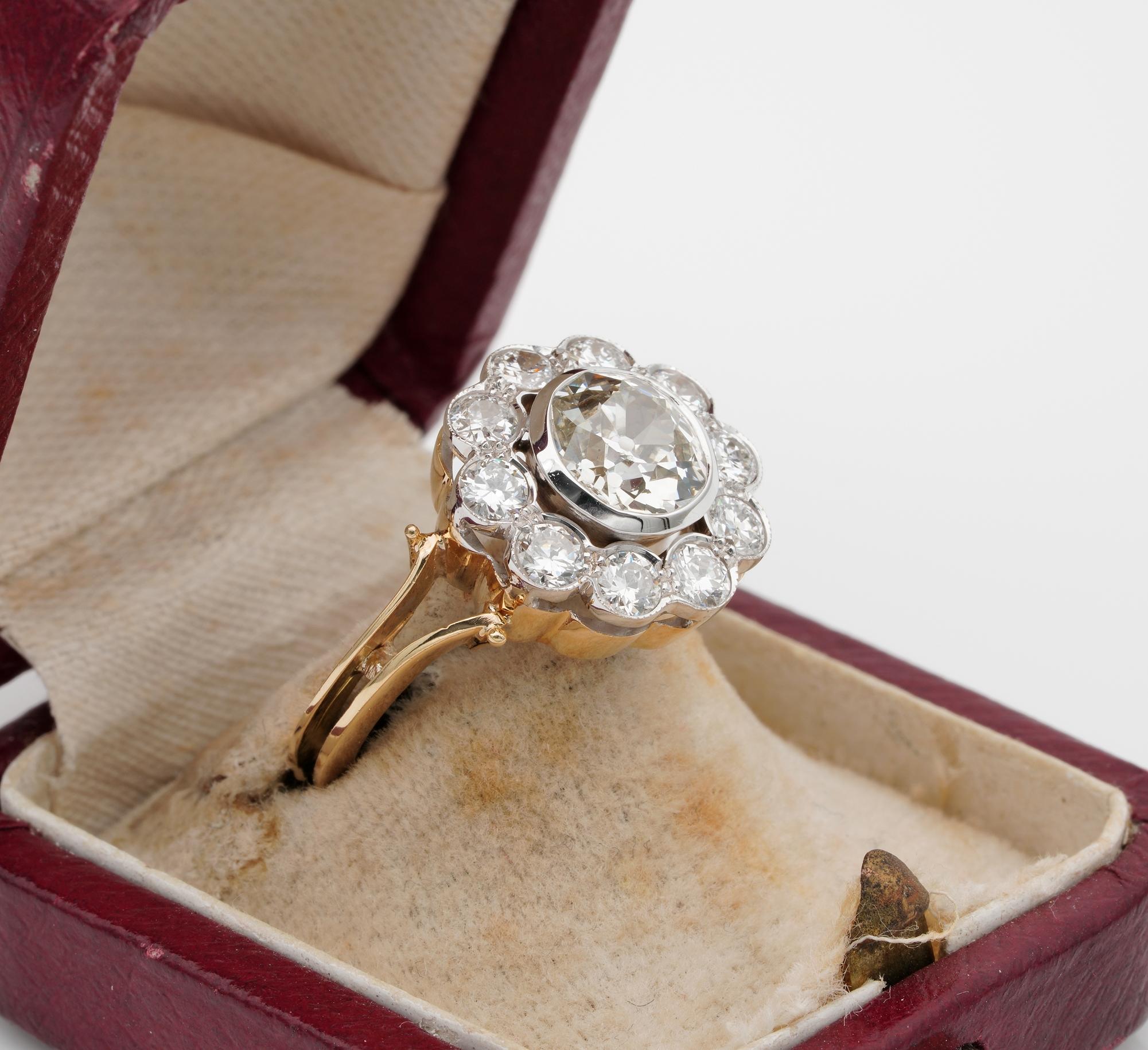 Taglio antico europeo Edwardiano 3.10 Ct. Anello con diamante a grappolo in vendita