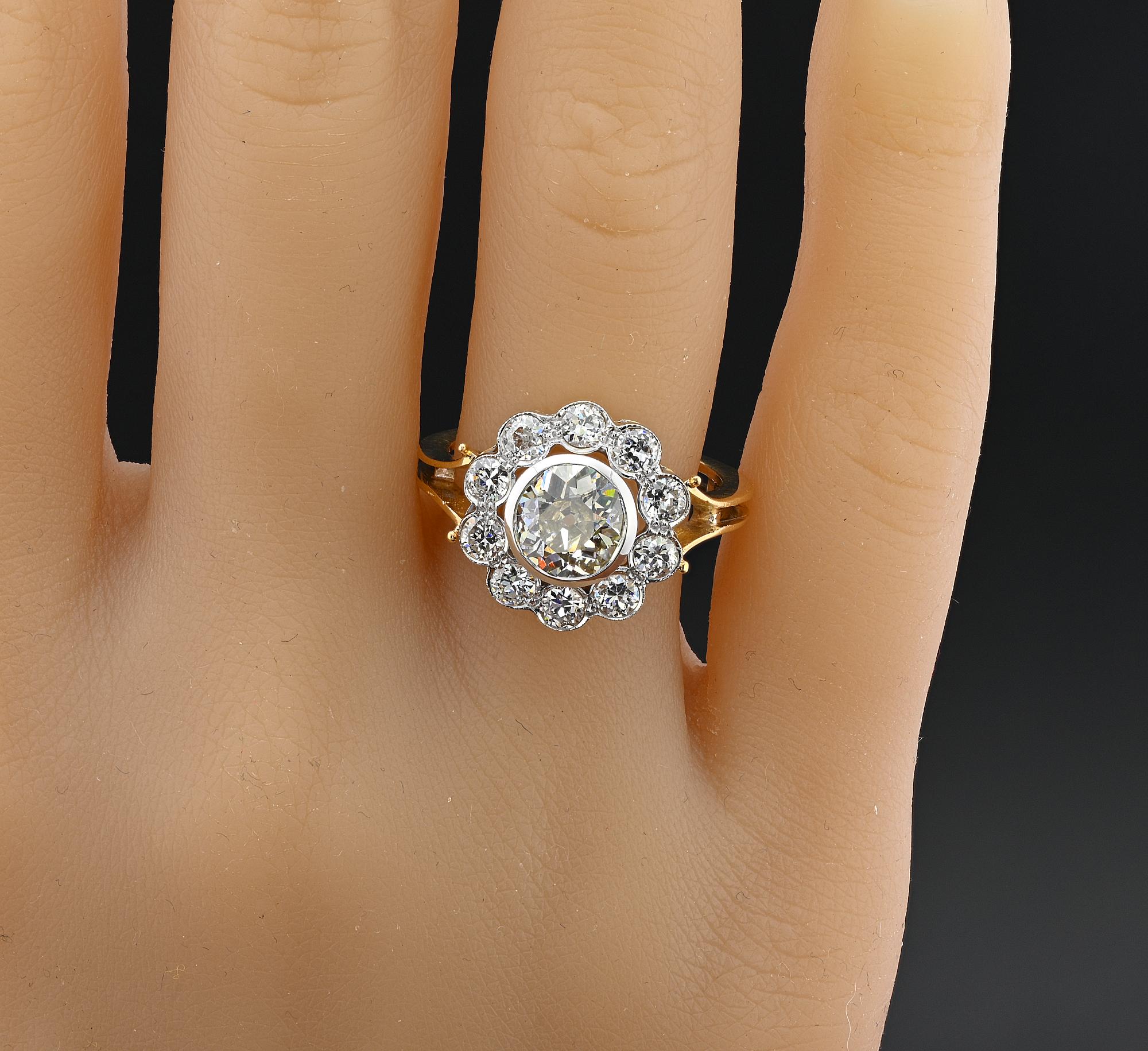 Edwardiano 3.10 Ct. Anello con diamante a grappolo in vendita 3