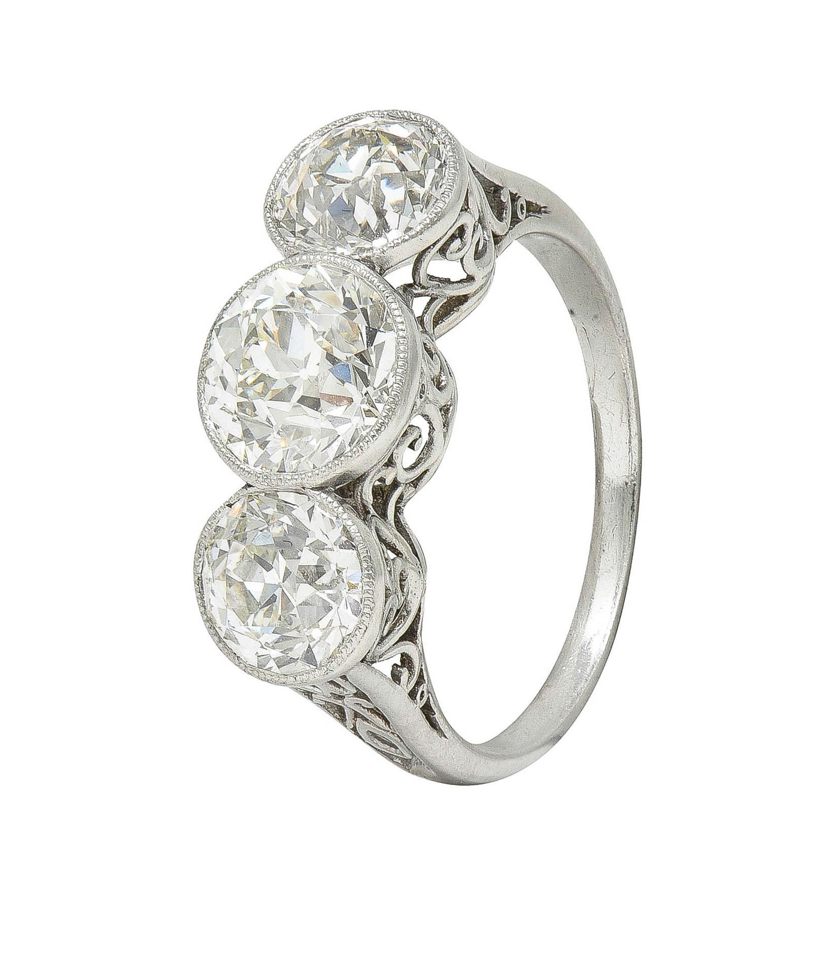 Edwardian 3.10 CTW Old Mine Cut Diamond Platinum Antique Three Stone Ring For Sale 4