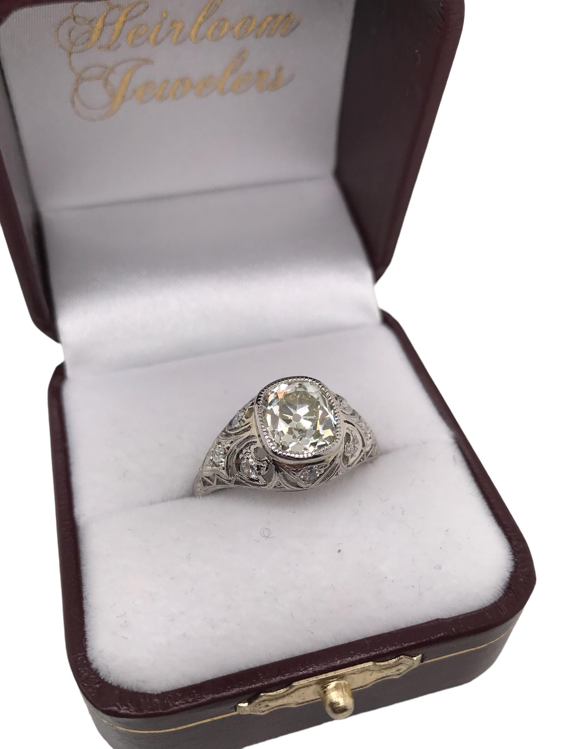Verlobungsring aus Platin mit 3,15 Karat Old Mine Cut im edwardianischen Minenschliff 3