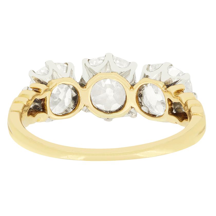 Taille coussin antique Bague trilogie de diamants de 3,35 ct de style édouardien, C.I.C. en vente