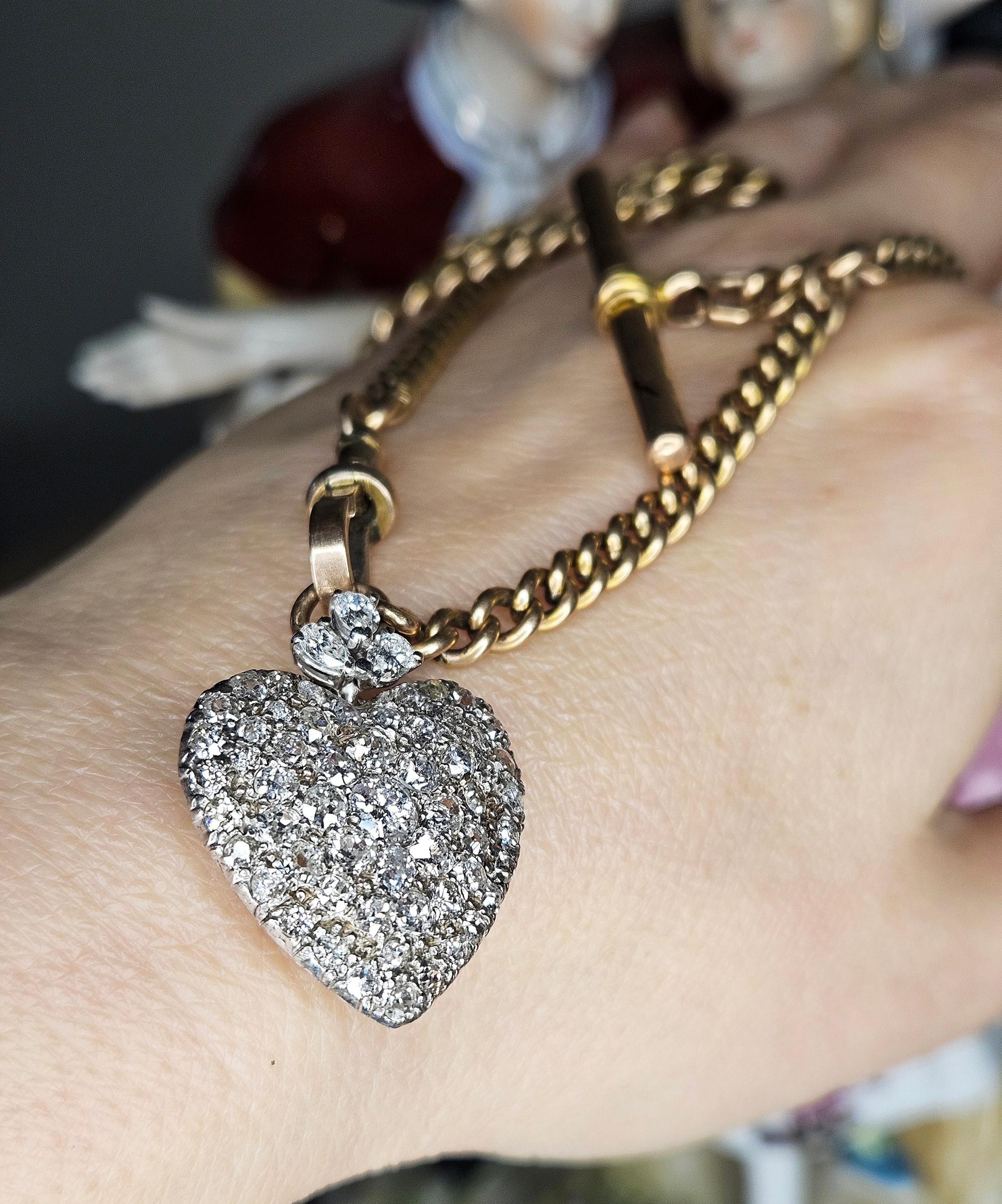 Edwardian 3.70ctw Old Euro Old Mine & Pear Shaped DIAMOND Heart Platinum Pendant en venta 12