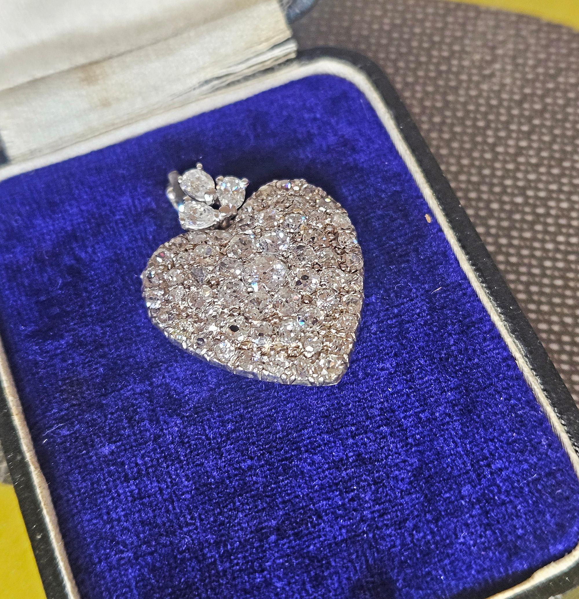 Edwardian 3.70ctw Old Euro Old Mine & Pear Shaped DIAMOND Heart Platinum Pendant en Bueno estado para la venta en New York, NY