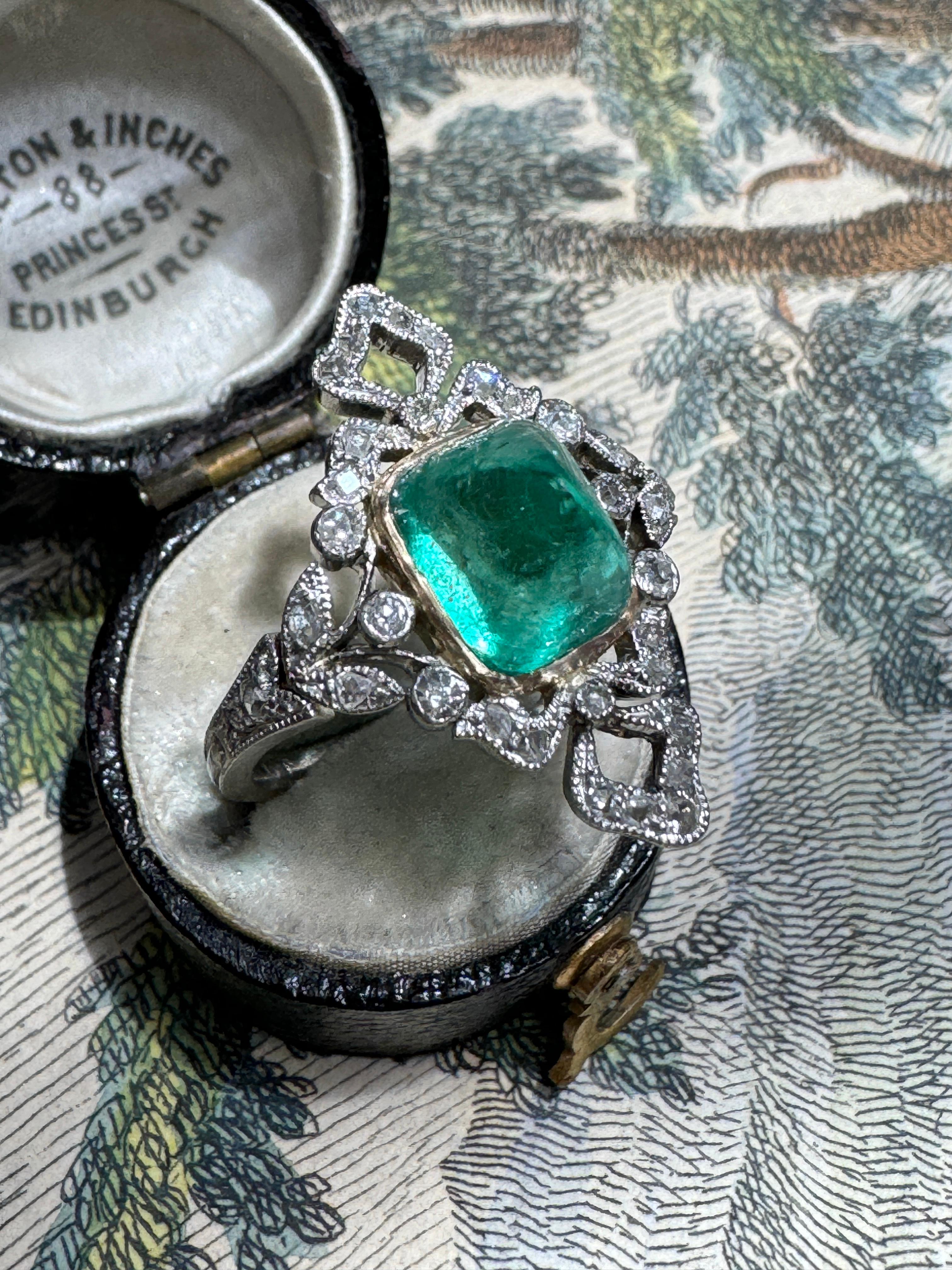 Anillo eduardiano de esmeralda colombiana de 4 quilates y diamante talla rosa - GIA Cabujón de pan de azúcar en venta