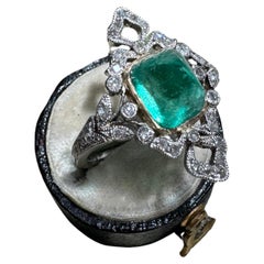 Bow-Ring aus edwardianischem 4 Karat kolumbianischem Smaragd und Diamant im Rosenschliff - GIA