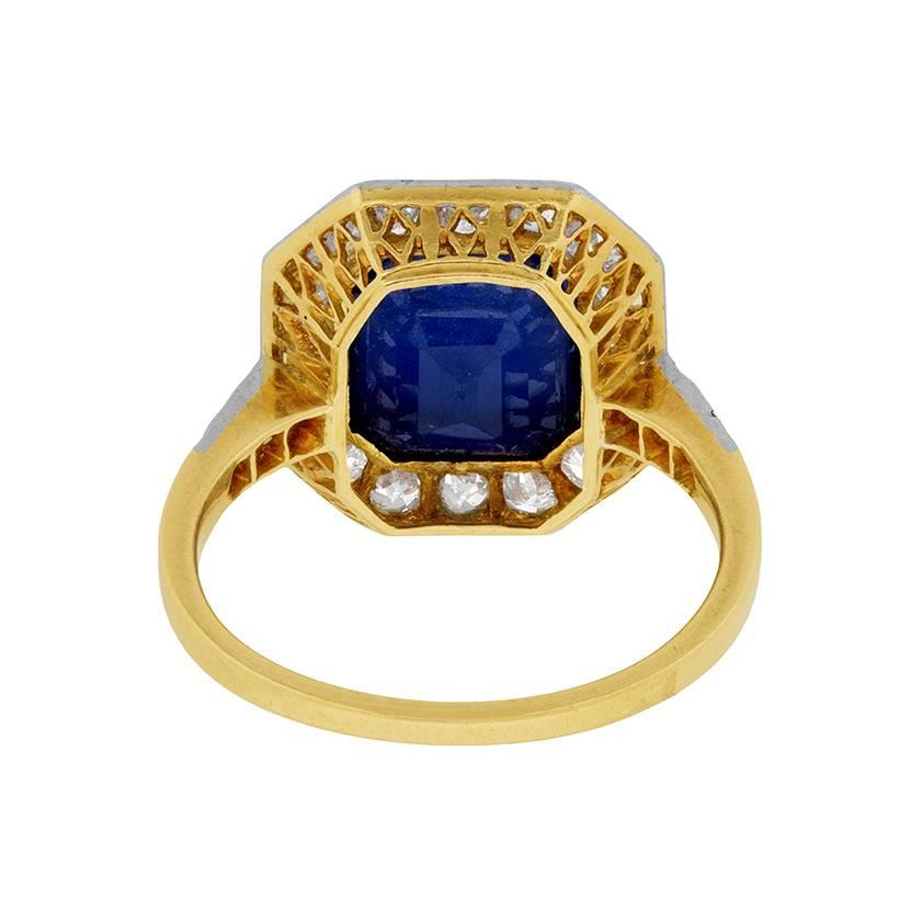 Women's or Men's Edwardian 4.05 Carat Sapphire and Diamond Cluster Ring, circa 1910
