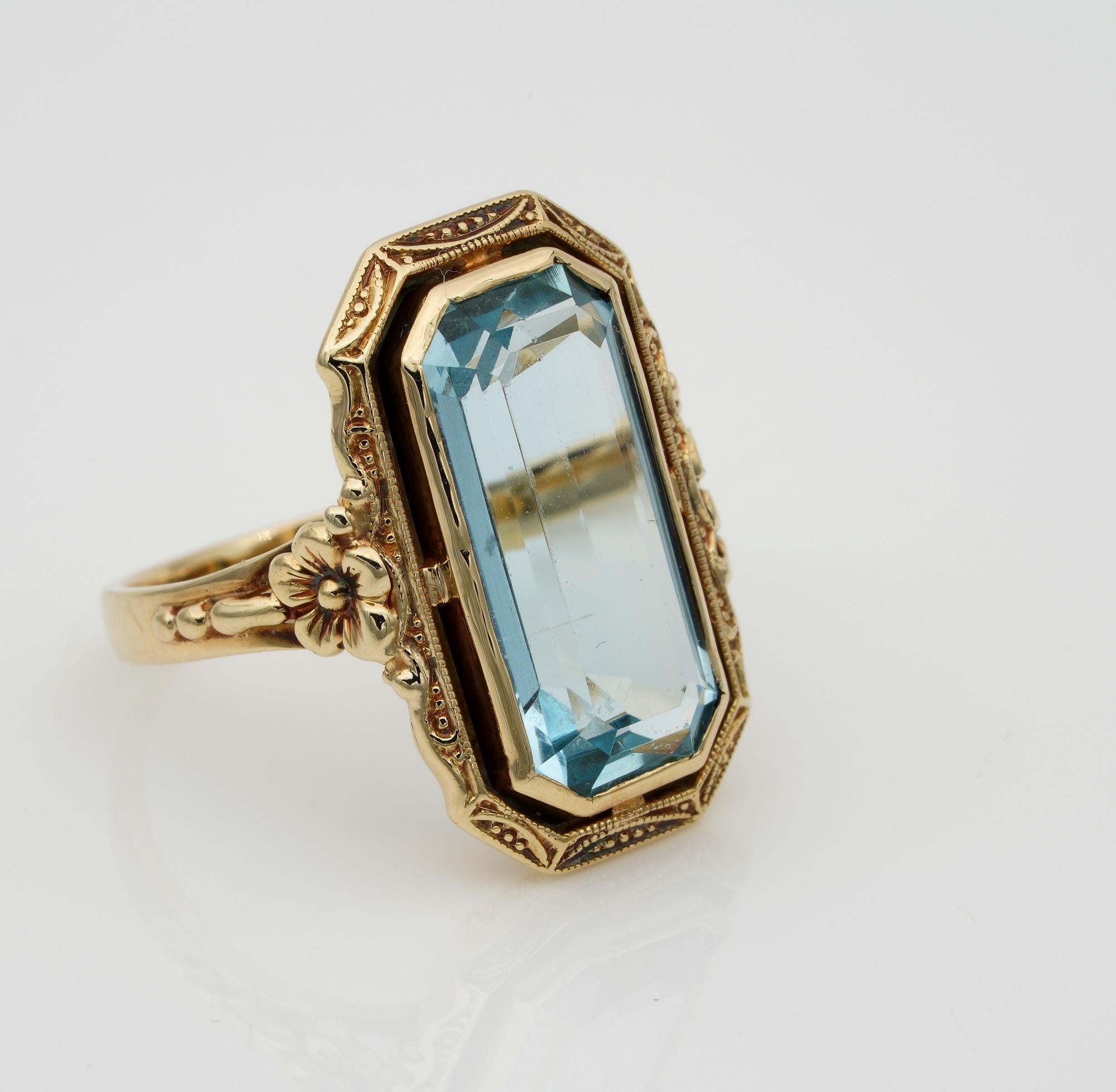 Edwardian 4.50 Carat Natural Untreated Emerald Cut Aquamarine Solitaire Ring In Good Condition For Sale In Napoli, IT
