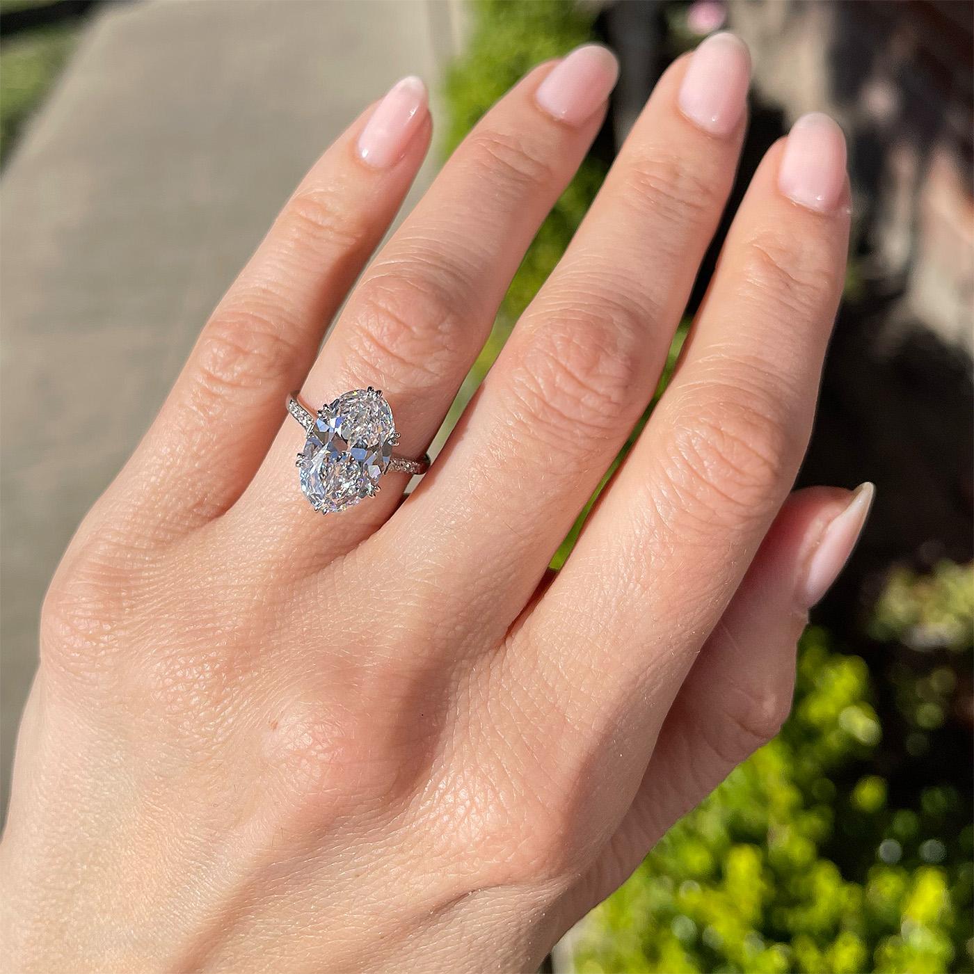 Janesich Bague de fiançailles de style édouardien avec diamant taille ovale de 5,02 carats E/VVS2 en vente 2