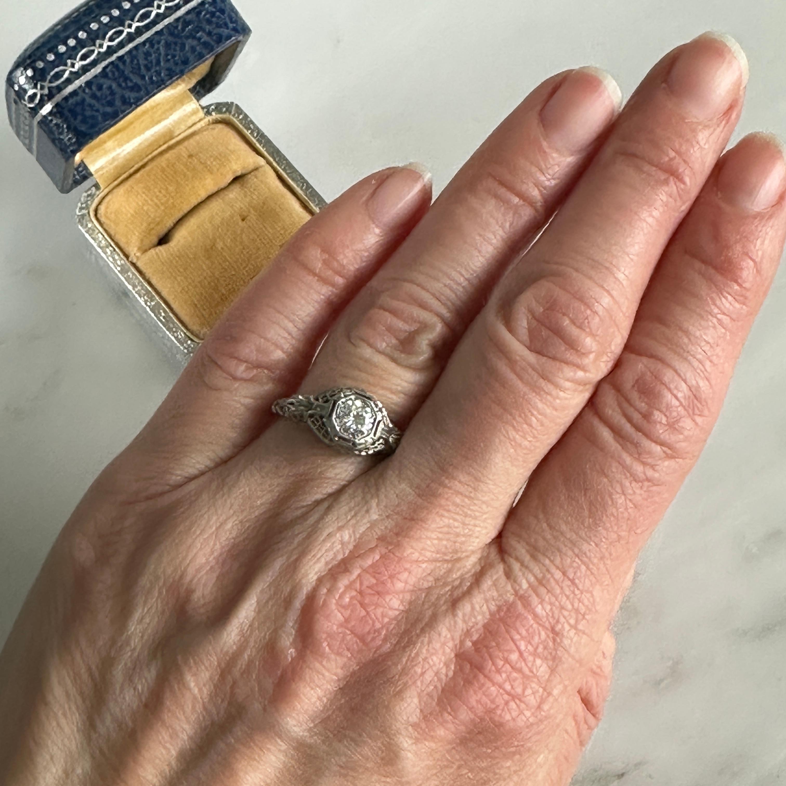 Filigraner edwardianischer Verlobungsring aus 18 Karat Weißgold mit .50 Karat Diamant im Zustand „Gut“ im Angebot in Scotts Valley, CA