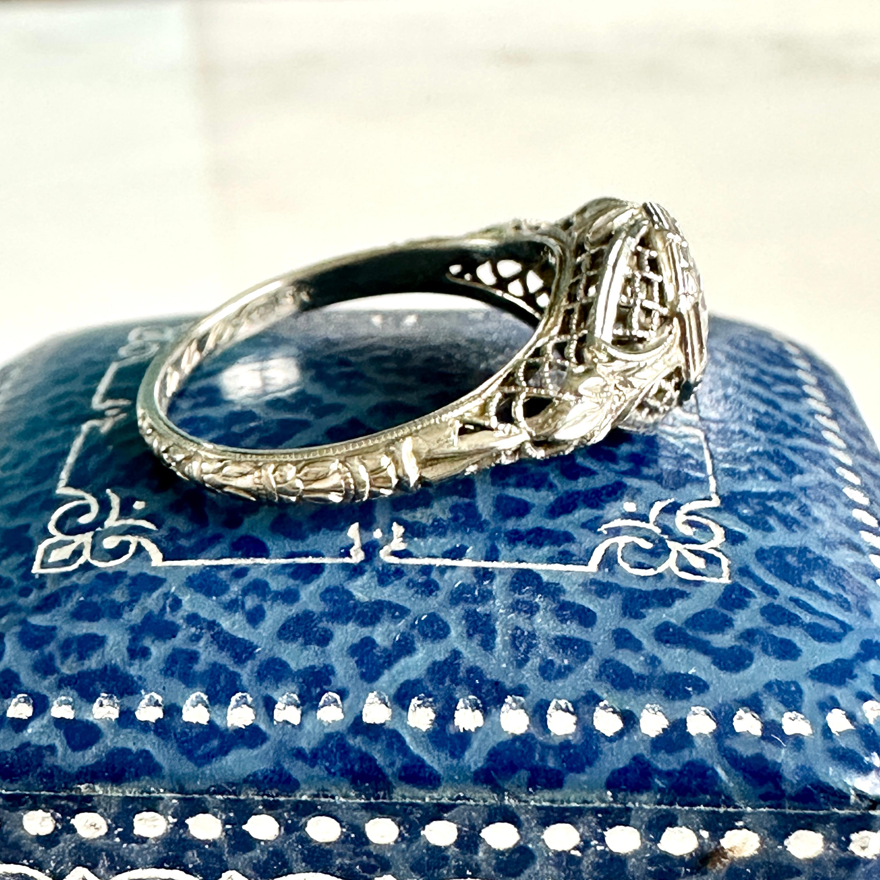 Filigraner edwardianischer Verlobungsring aus 18 Karat Weißgold mit .50 Karat Diamant 1