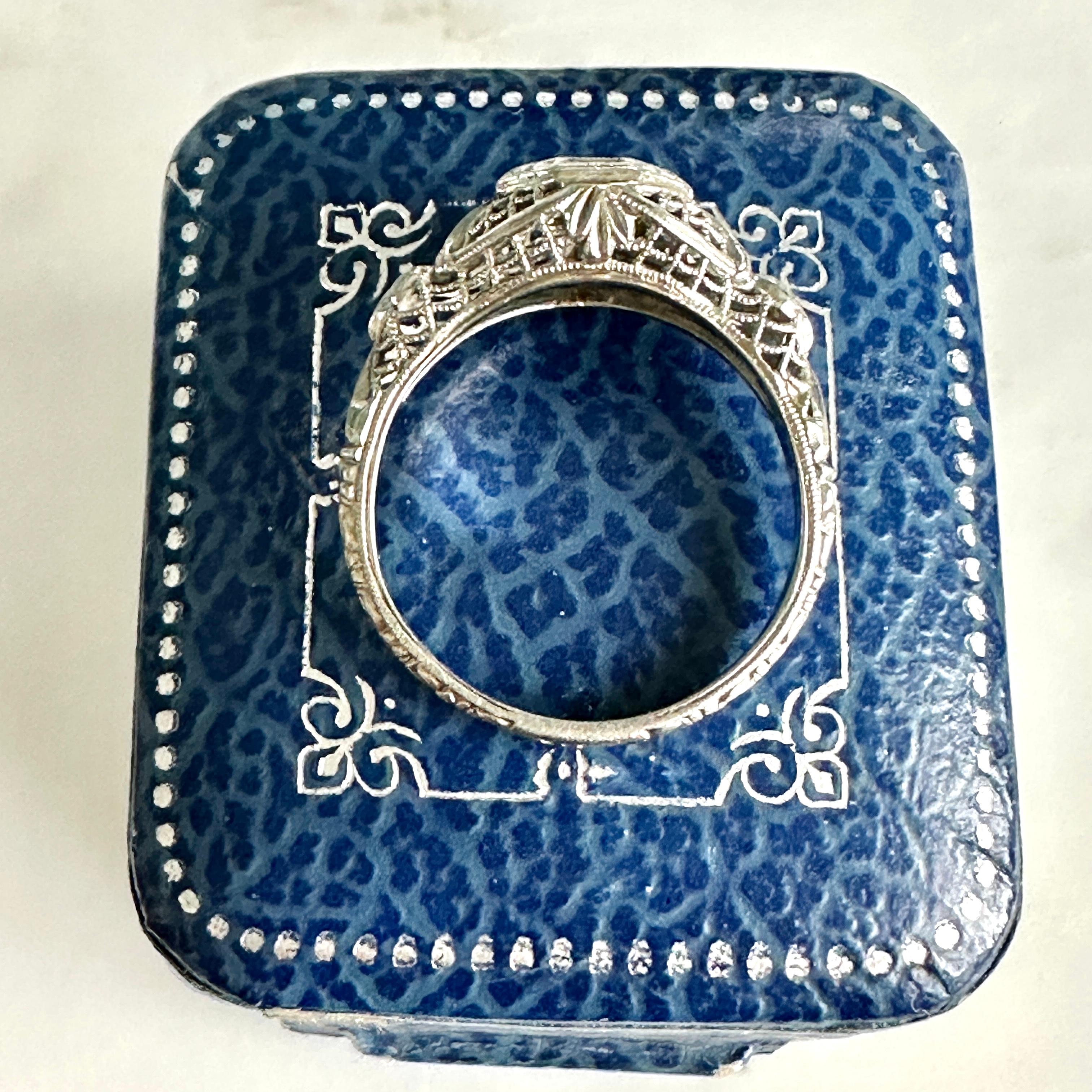 Filigraner edwardianischer Verlobungsring aus 18 Karat Weißgold mit .50 Karat Diamant im Angebot 3