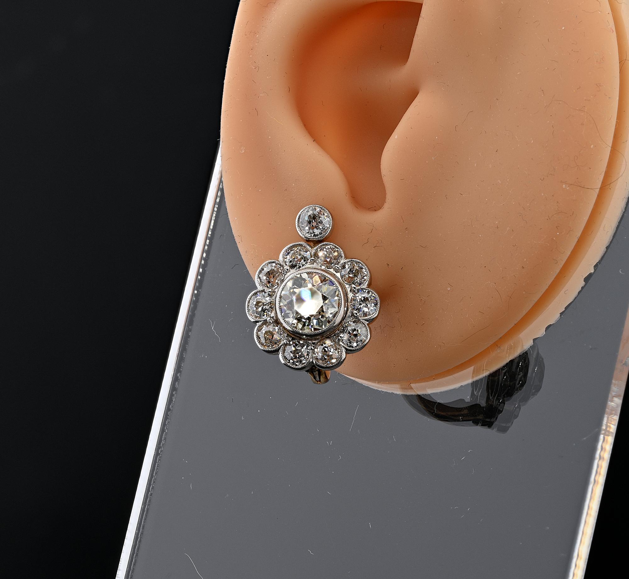 Boucles d'oreilles Edwardian 6.40 Ct Diamond 18 KT Daisy en vente 3