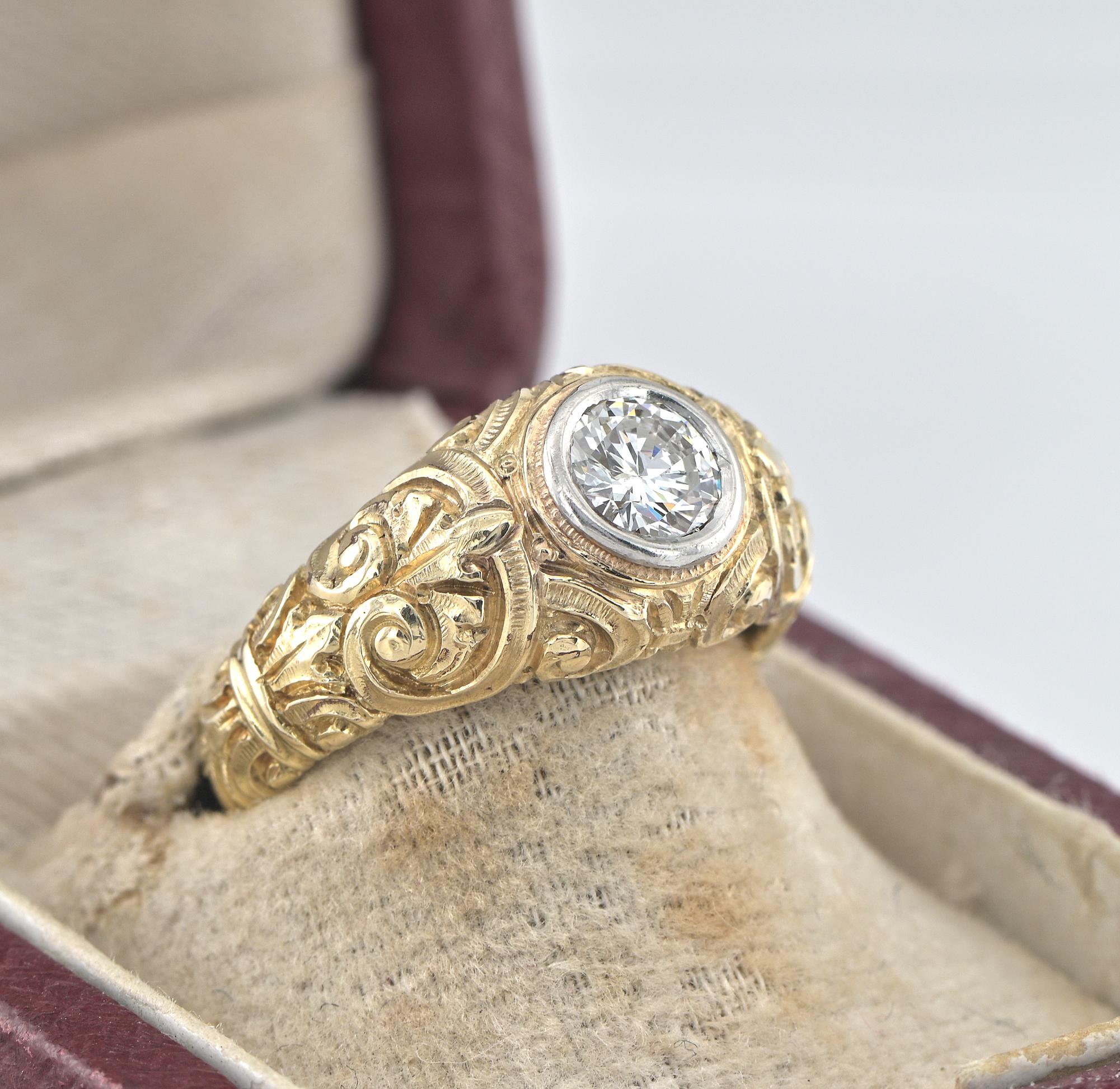 Edwardian .75 Ct Diamond Solitaire Deep Carved 18 KT Gold Ring In Good Condition For Sale In Napoli, IT
