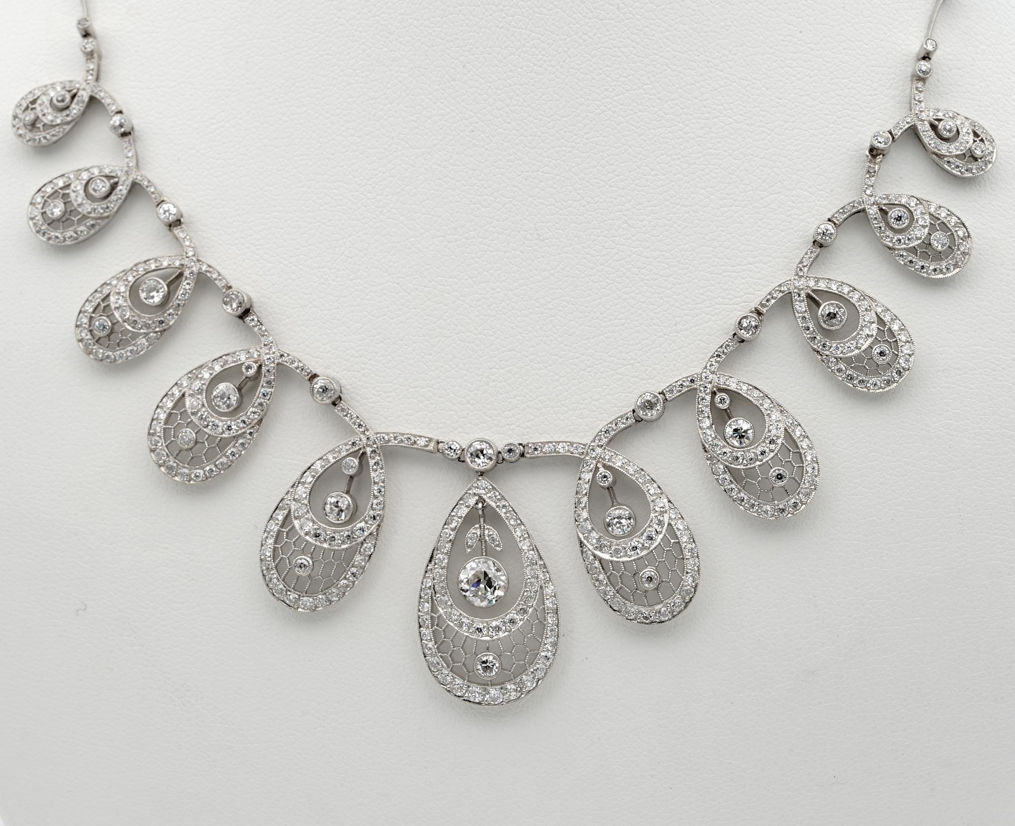 Édouardien Collier goutte édouardien en platine avec diamants 8,50 carats en vente