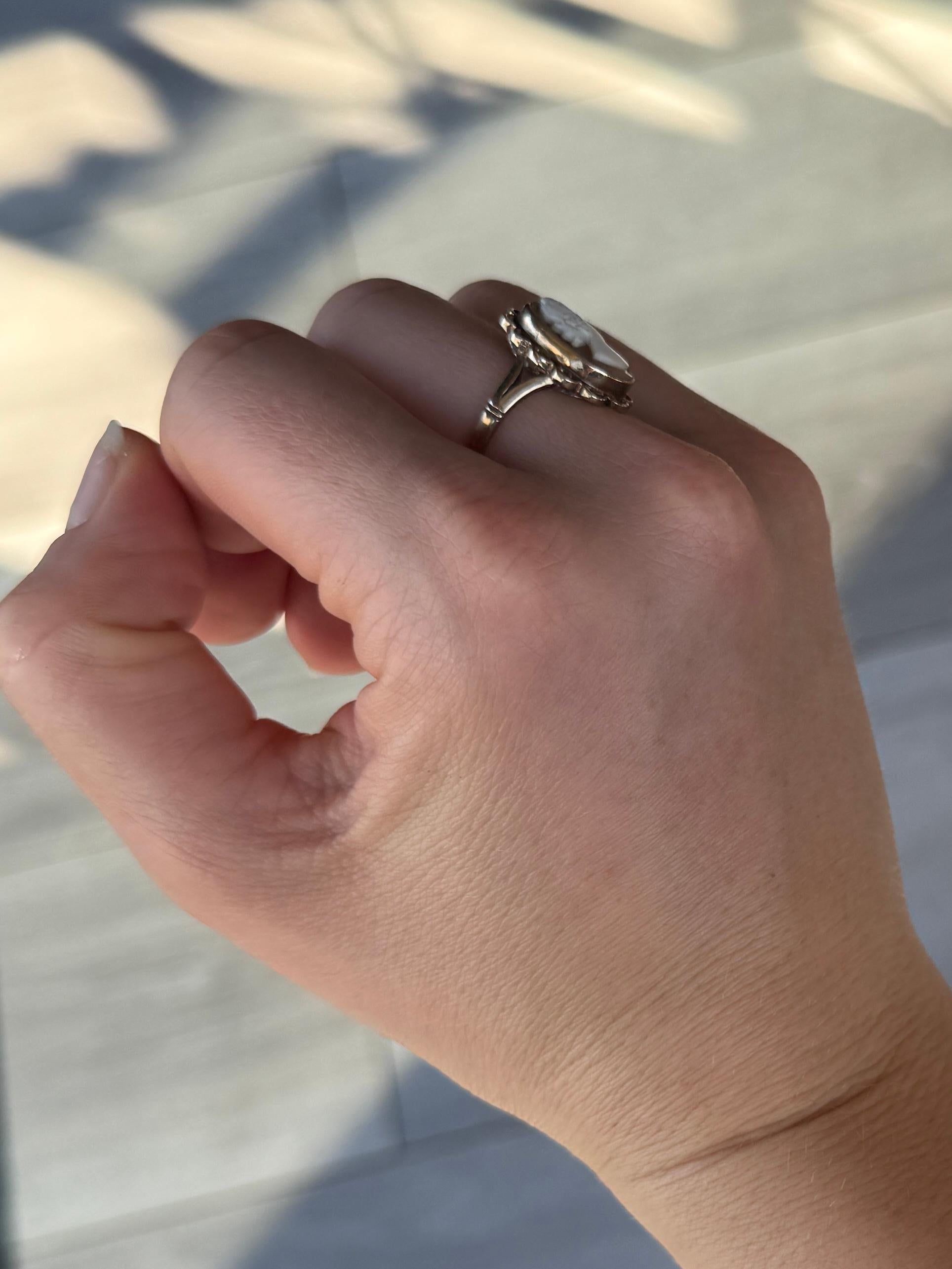 Anello cammeo edoardiano in oro a 9 carati in vendita 1