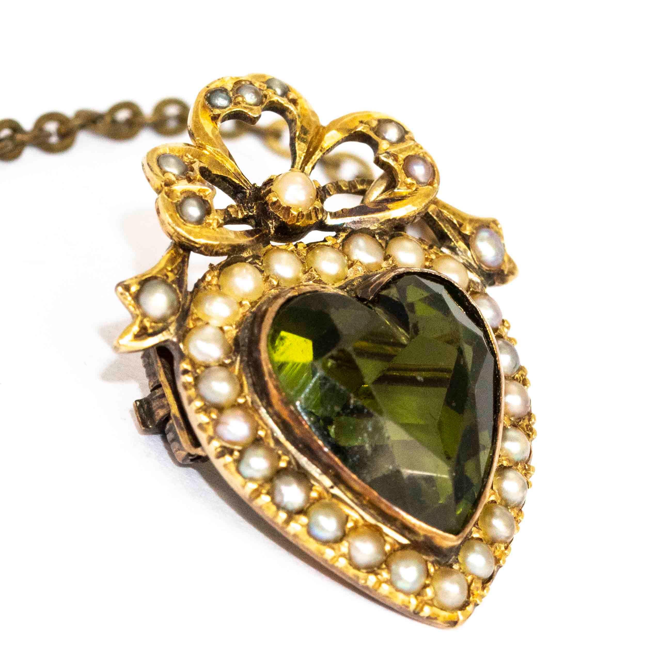 Edwardian 9 Carat Gold Green Paste and Pearl Heart Brooch In Good Condition For Sale In Chipping Campden, GB