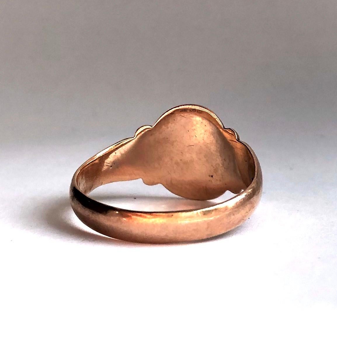 Edwardian 9 Carat Rose Gold Decorative Signet Ring In Good Condition In Chipping Campden, GB