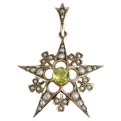 Pendentif Edouardien en or 9 carats Peridot Perle Etoile Trèfle Motif