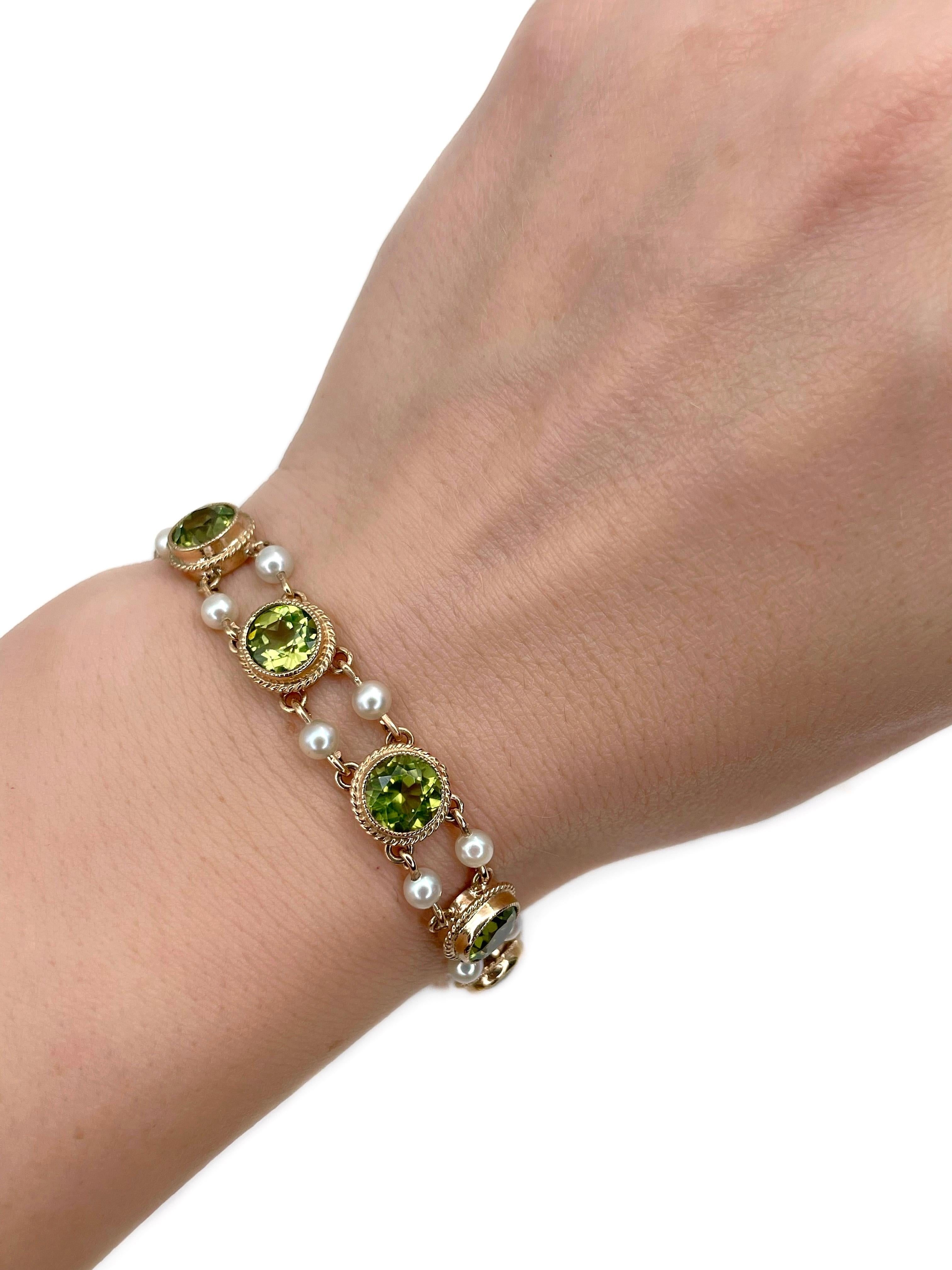 This is an Edwardian link bracelet crafted in 9K yellow gold. Circa 1900. 

The piece features peridots and cultured pearls.

Has a safety chain.

Weight: 16.88g
Length: 17cm 
Width: 1cm

———

If you have any questions, please feel free to ask. We