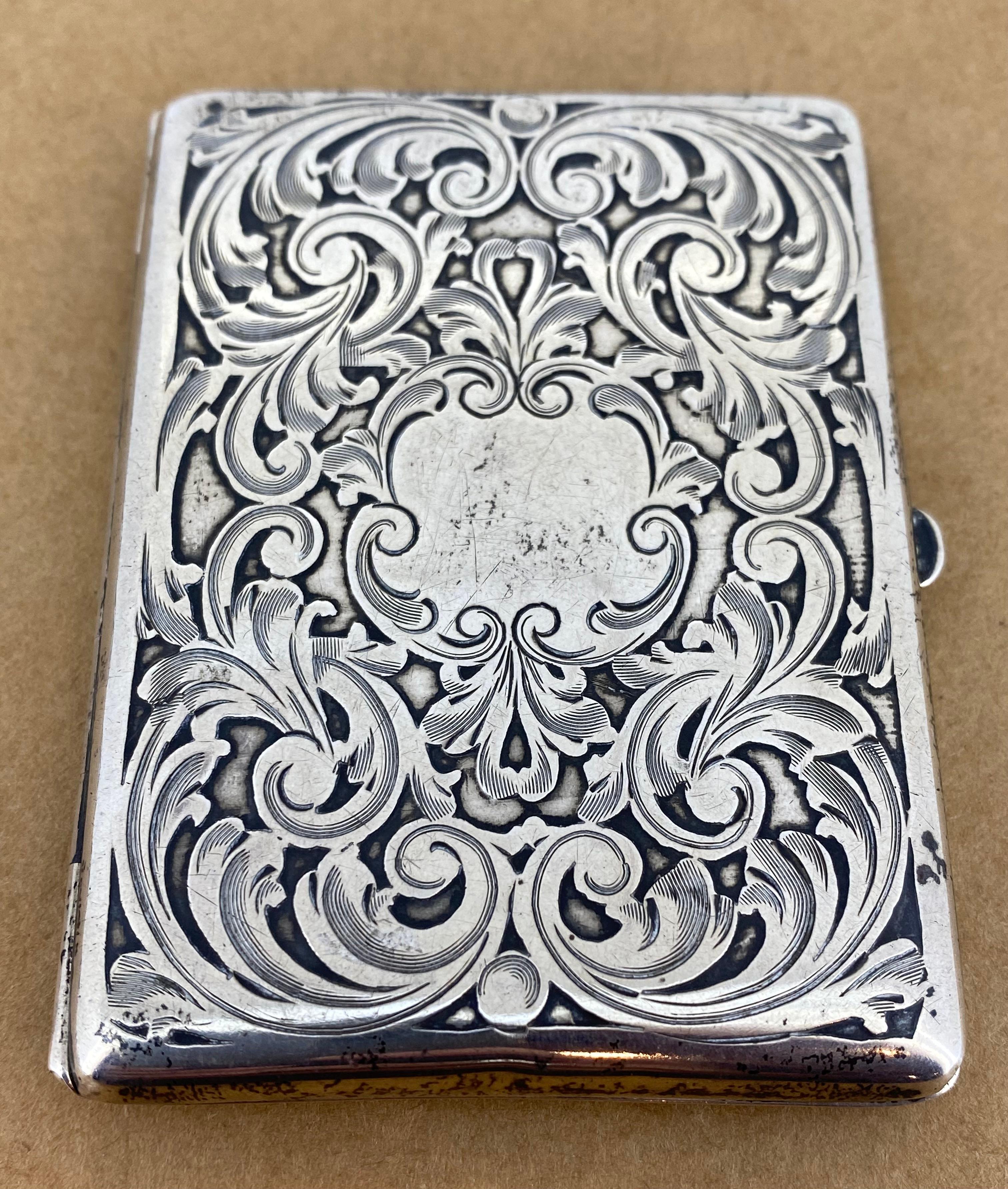 Edwardian Sterling Silver Photo Case (stamped), 
finely embossed & measuring 8cm x 6cm 
With 2 oval photo compartments, 
Measuring 4.3cm x 3.2cm 

Total item’s weight: 70.6gr. 