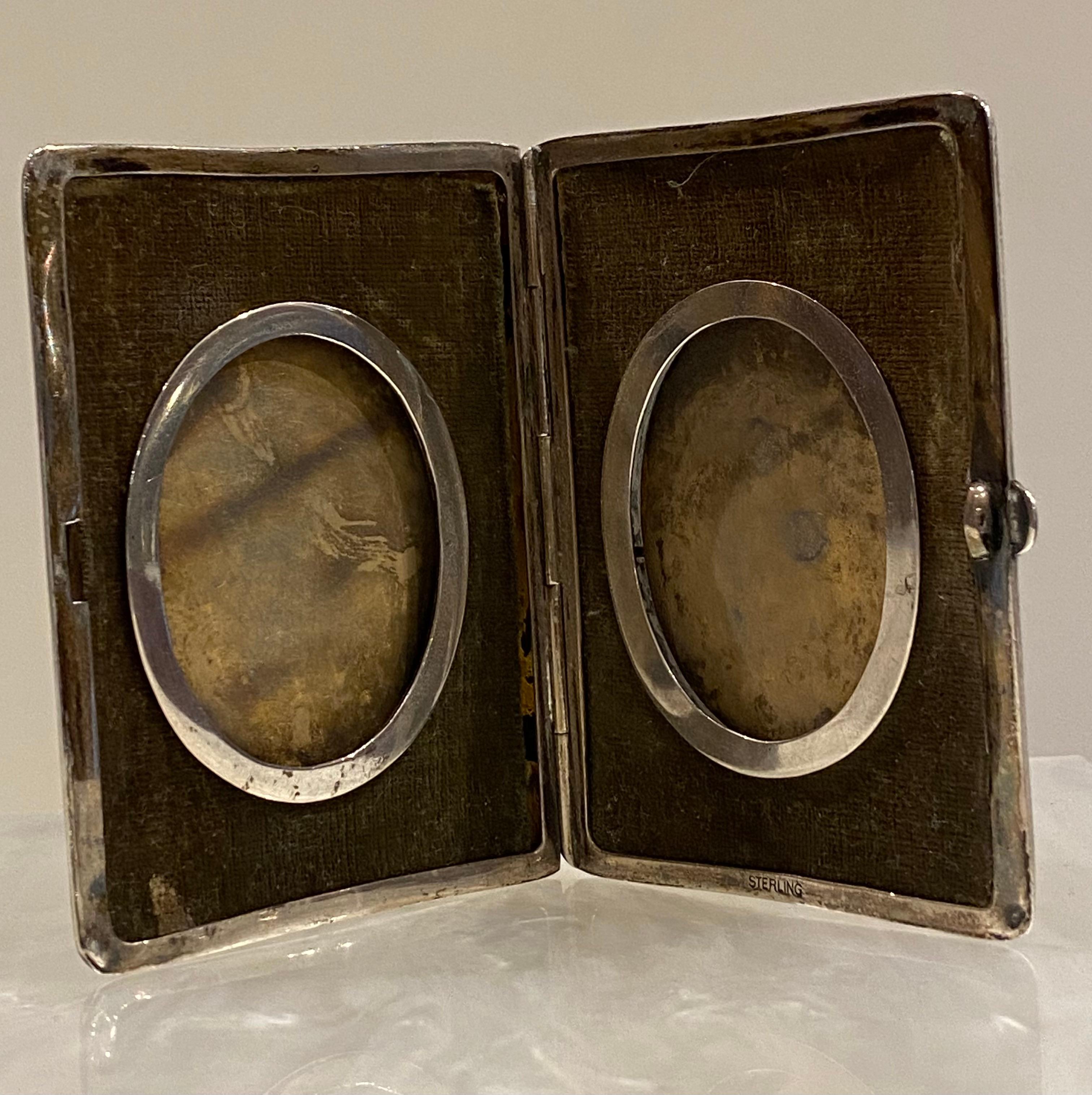 Edwardian 925 Sterling Silver Embossed Photo Case with Double Photo Compartment For Sale 3