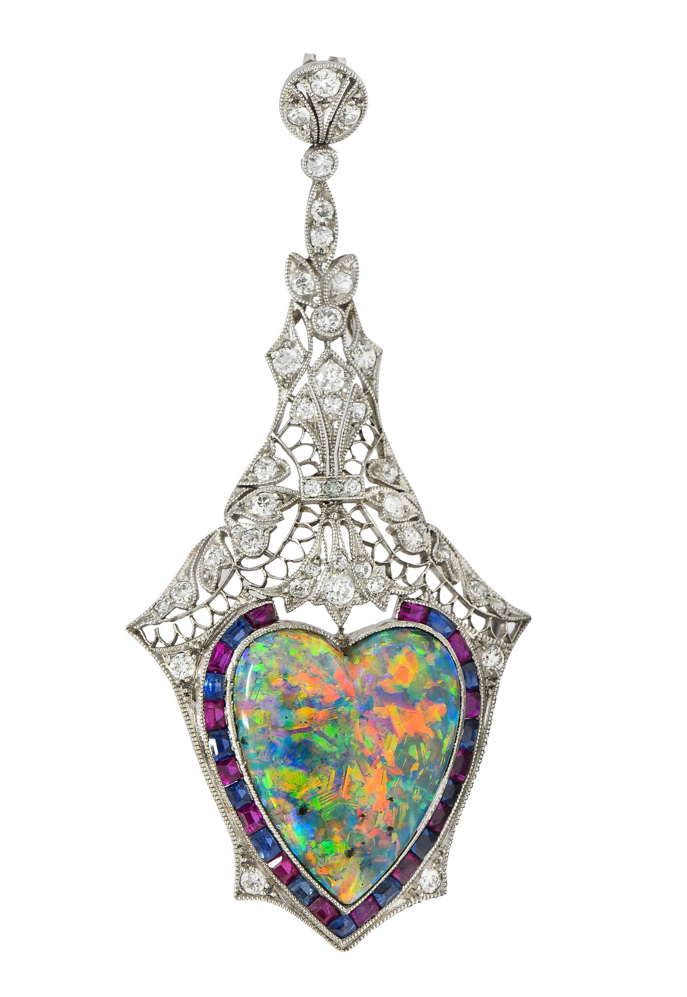 Antiker edwardianischer herzförmiger schwarzer Opal, 9,64 Karat Diamant, Saphir, Rubin, Herzanhänger für Damen oder Herren im Angebot