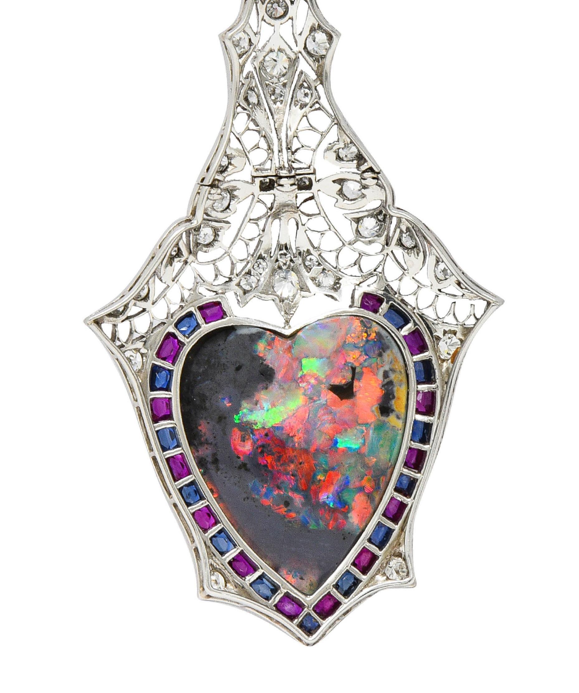 Antiker edwardianischer herzförmiger schwarzer Opal, 9,64 Karat Diamant, Saphir, Rubin, Herzanhänger im Angebot 2