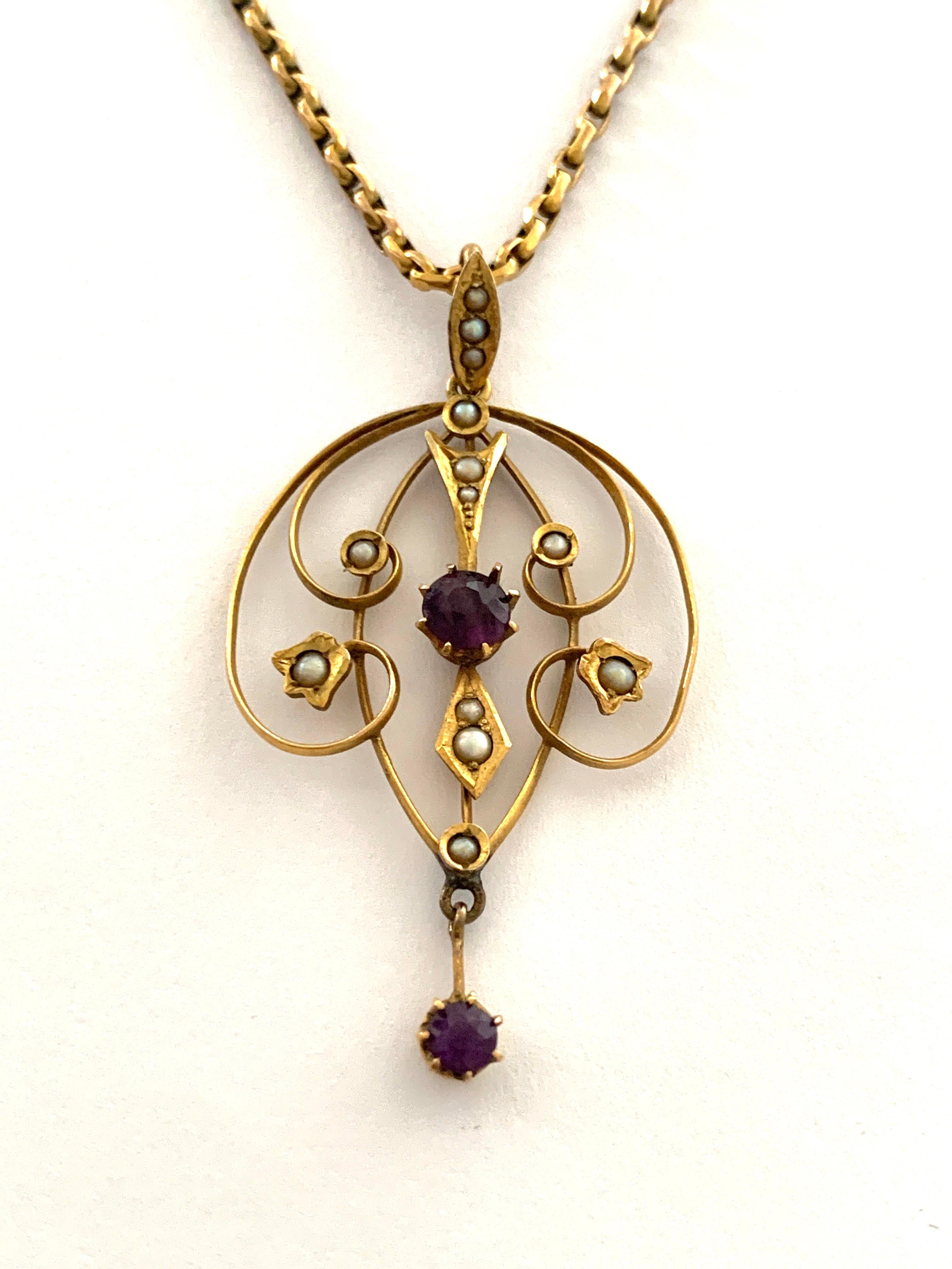 9ct 375 Gold Antique Necklace
Comprising of an amethyst gemstone & cultured Stormy blue seed pearl pendant
on a 9ct gold 17