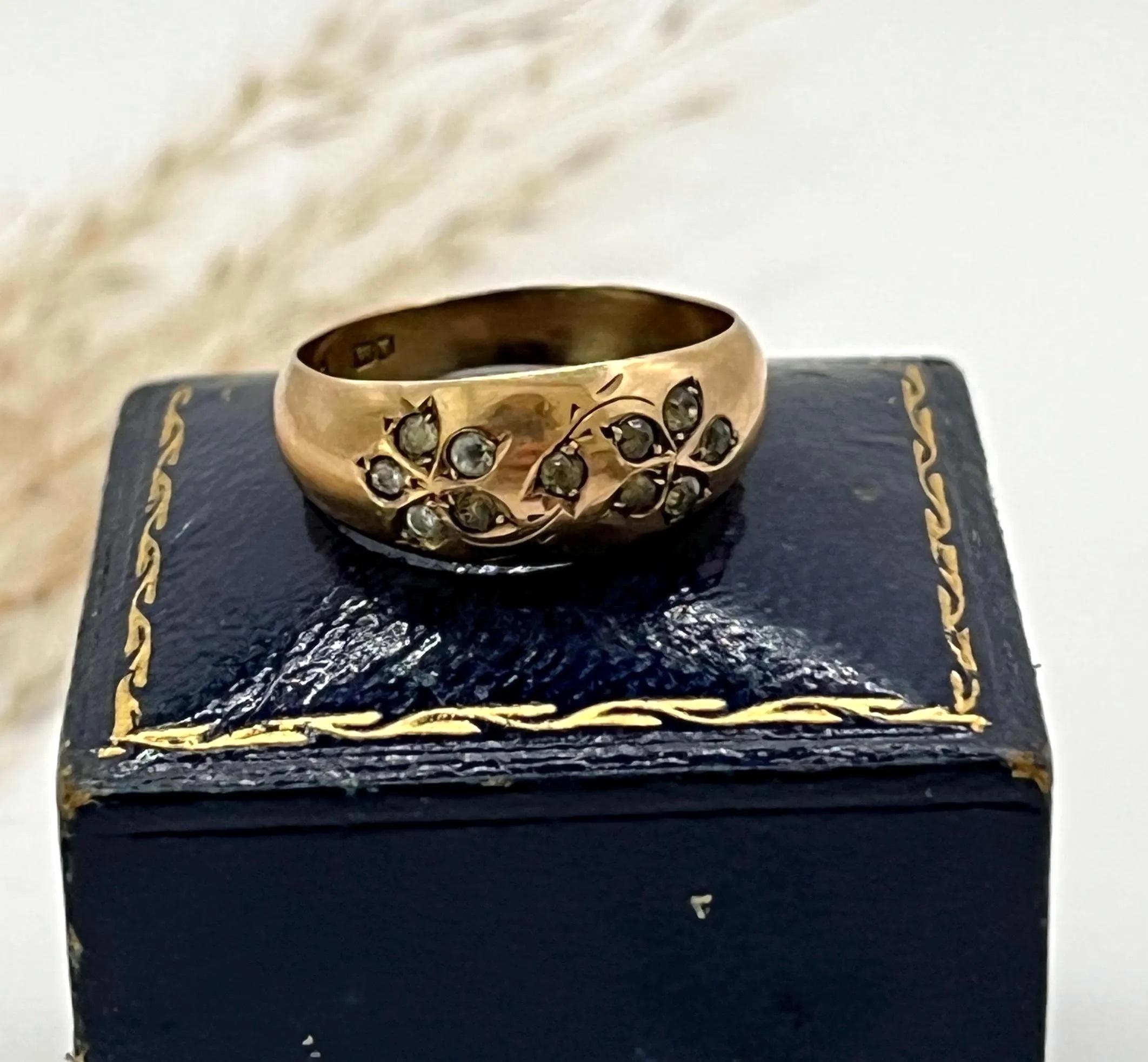 Anello Edwardiano in pasta d'oro 9ct, con marchio Chester 1909 in vendita 6