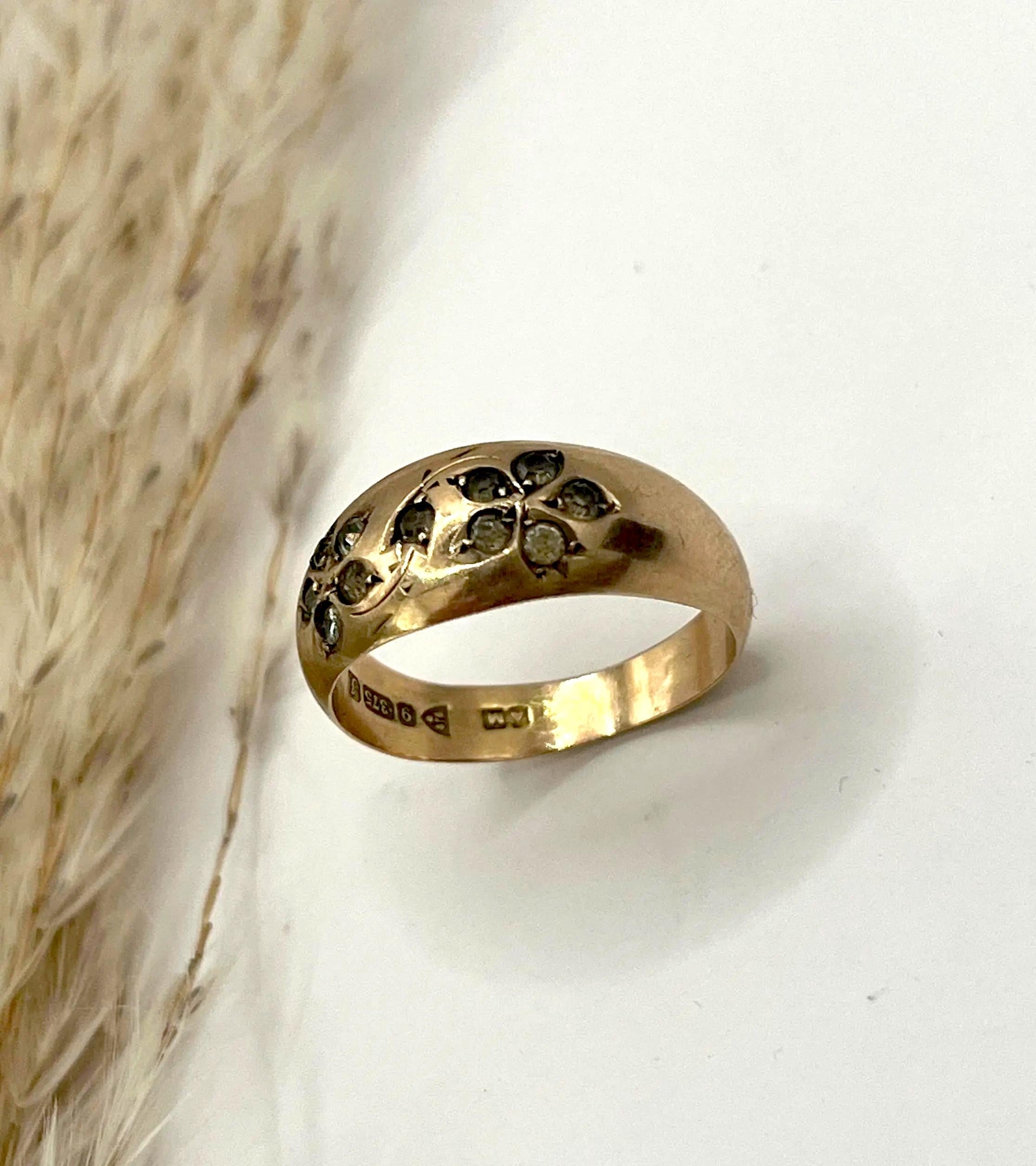 Anello Edwardiano in pasta d'oro 9ct, con marchio Chester 1909 in vendita 2
